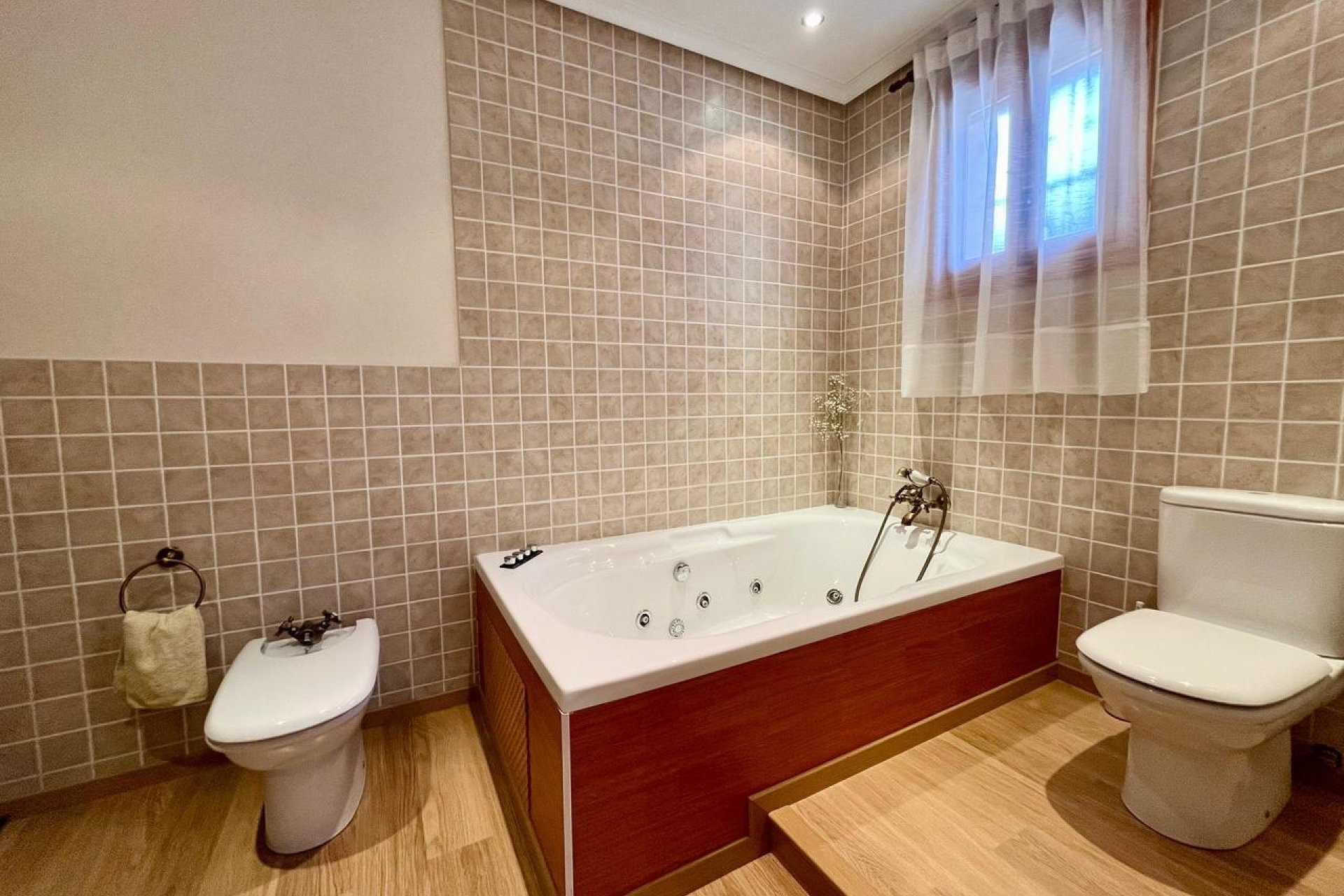 ﻿Spacious 4-bed finca with private pool and mountain views in El Esparragal
