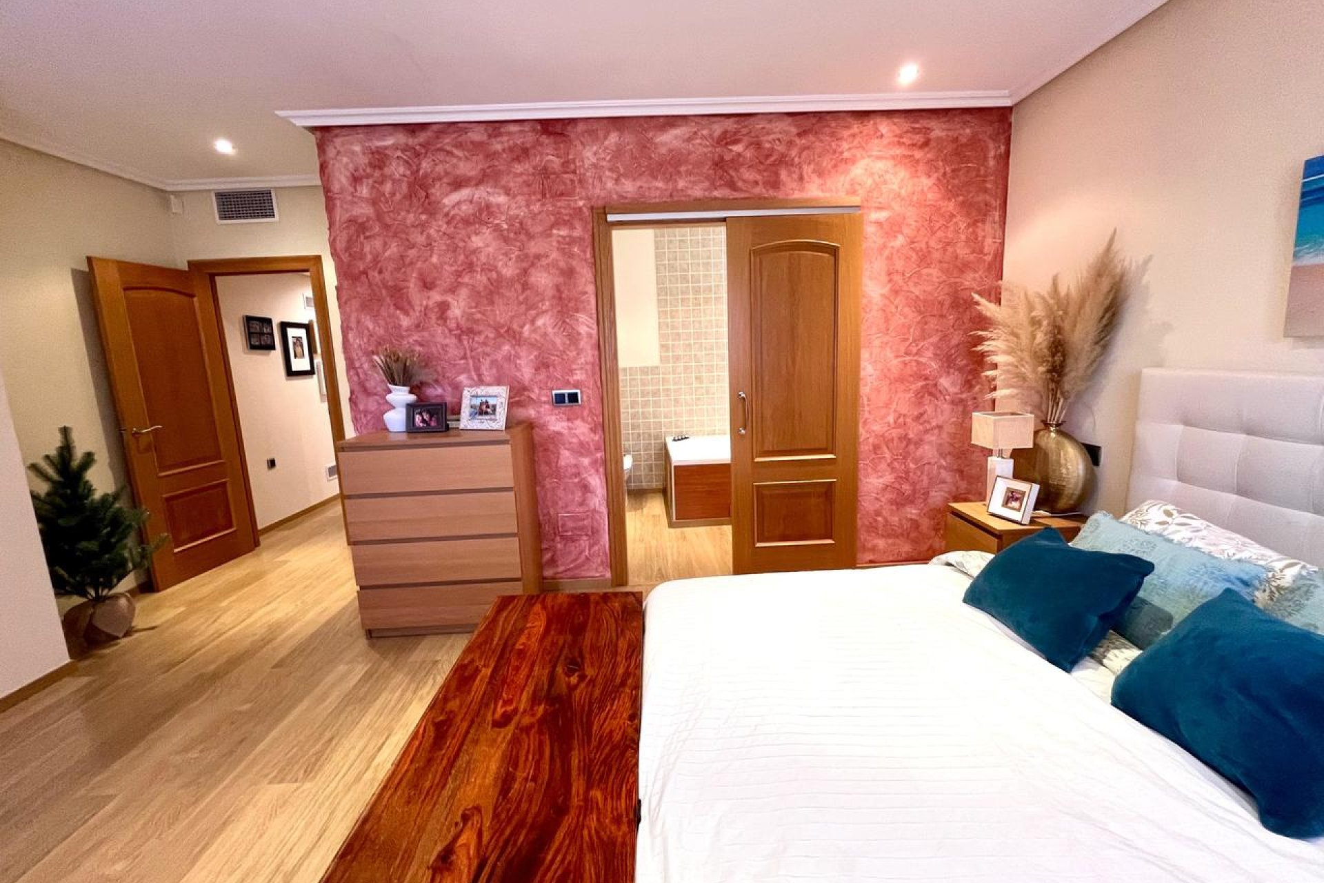 ﻿Spacious 4-bed finca with private pool and mountain views in El Esparragal