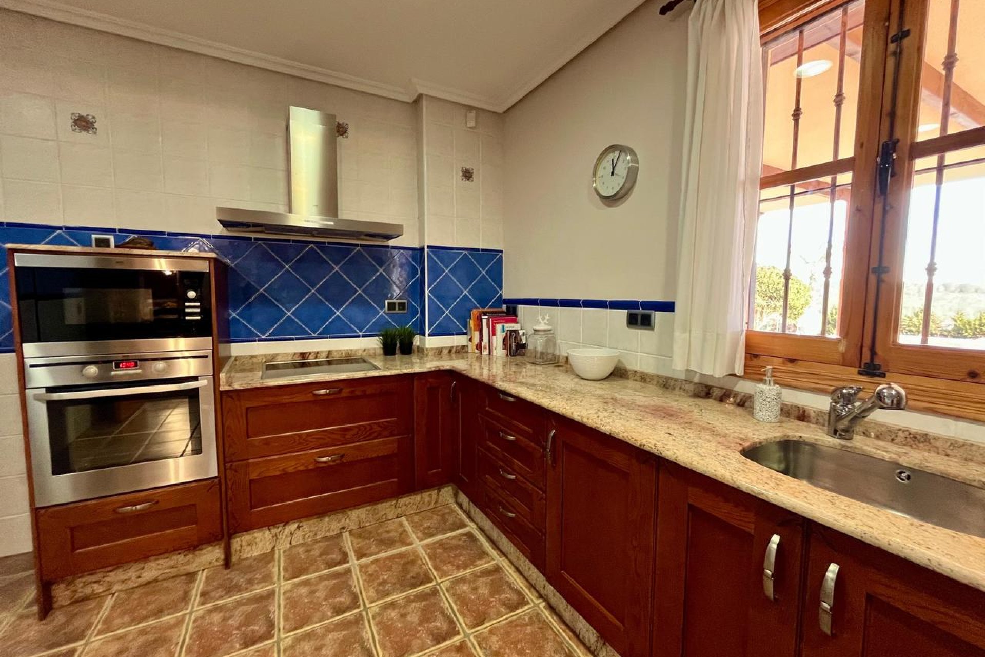 ﻿Spacious 4-bed finca with private pool and mountain views in El Esparragal