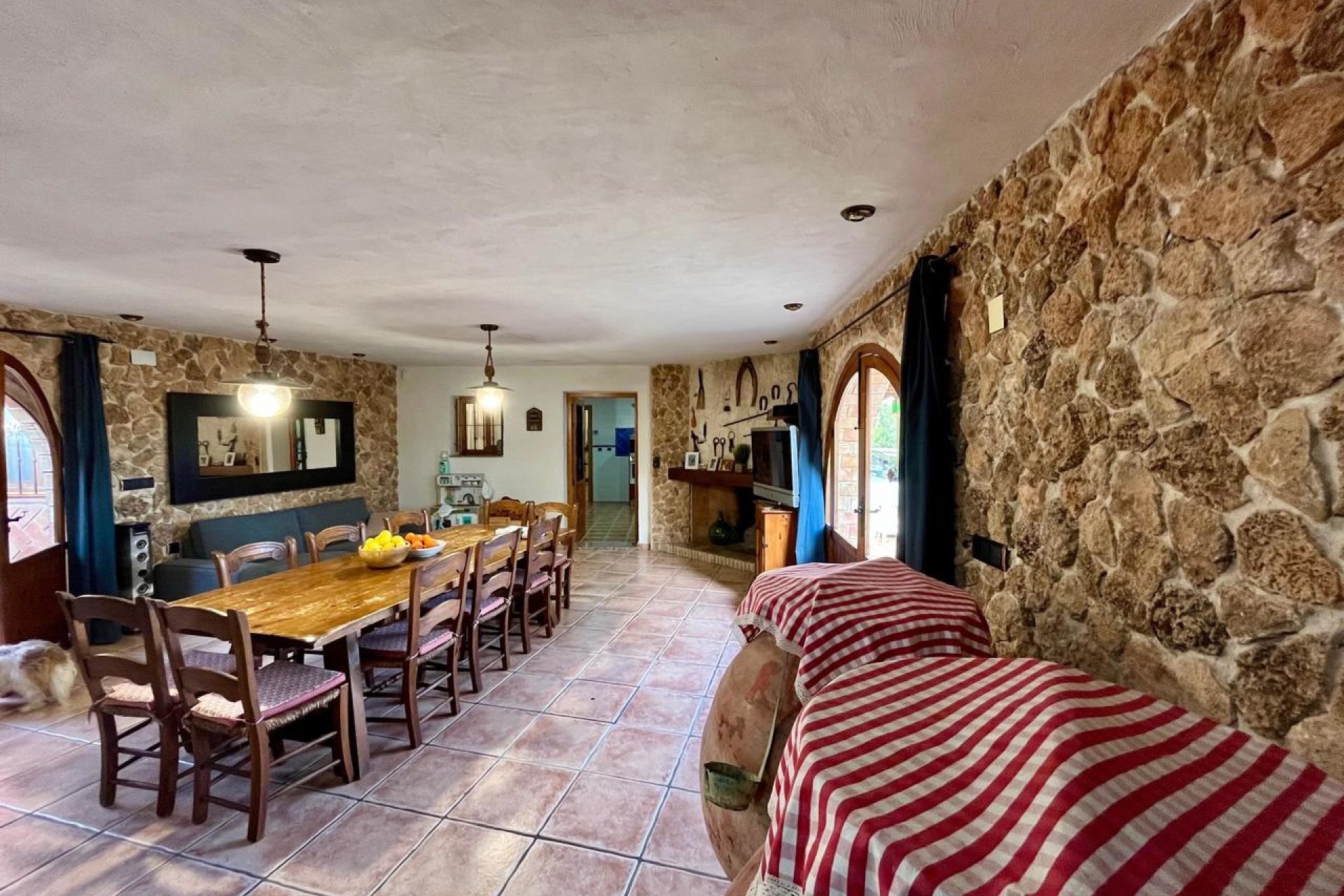 ﻿Spacious 4-bed finca with private pool and mountain views in El Esparragal