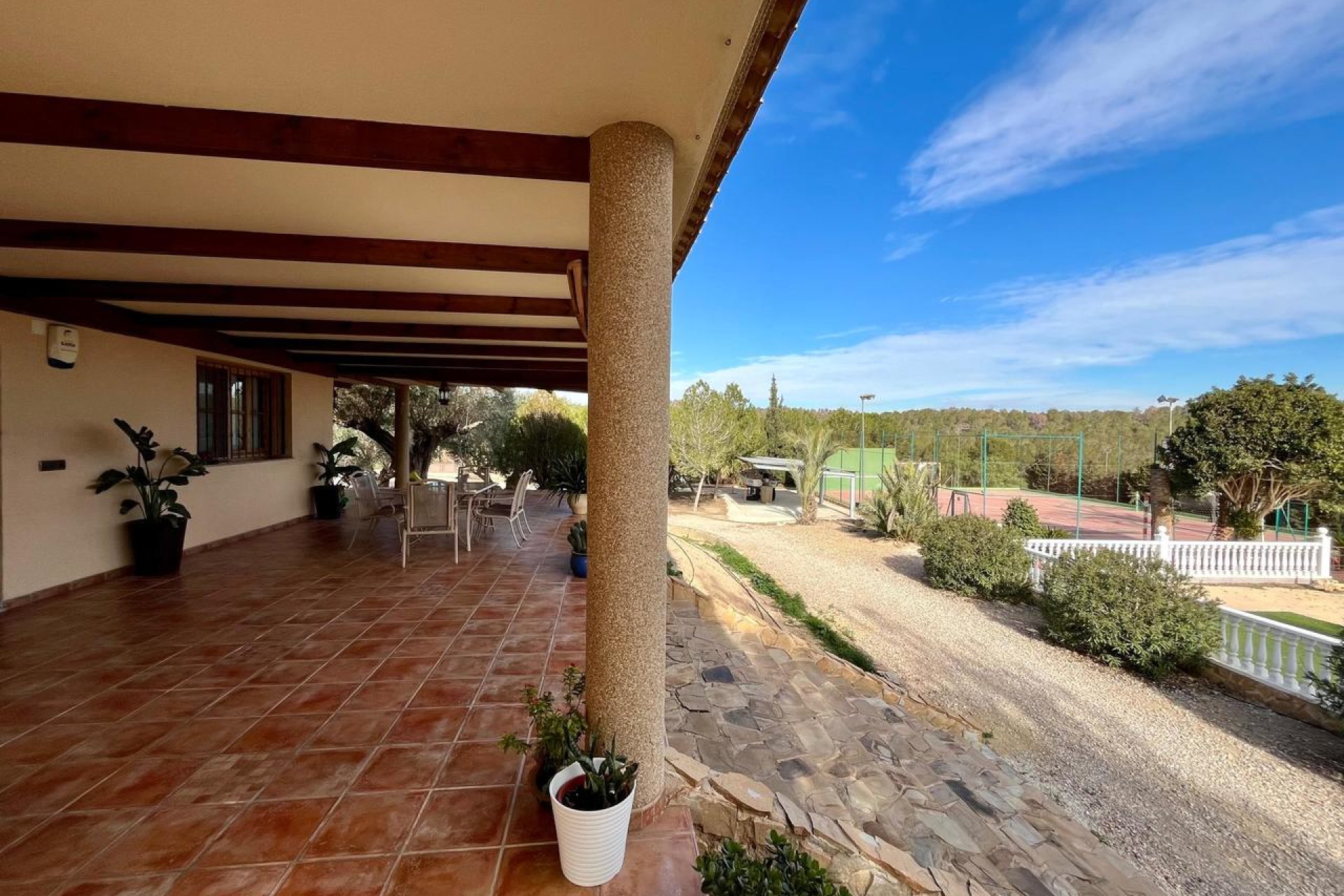 ﻿Spacious 4-bed finca with private pool and mountain views in El Esparragal