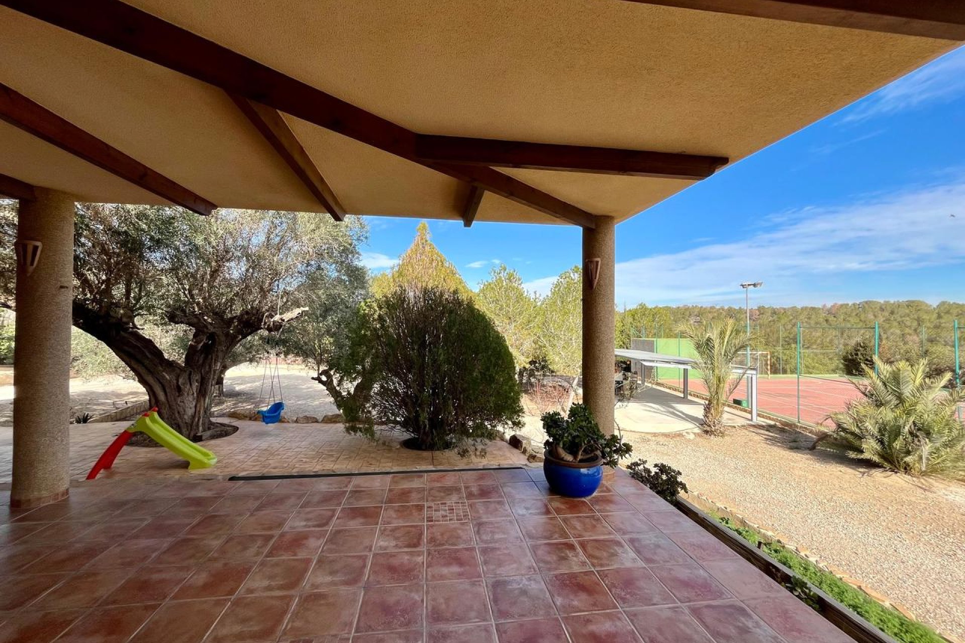 ﻿Spacious 4-bed finca with private pool and mountain views in El Esparragal
