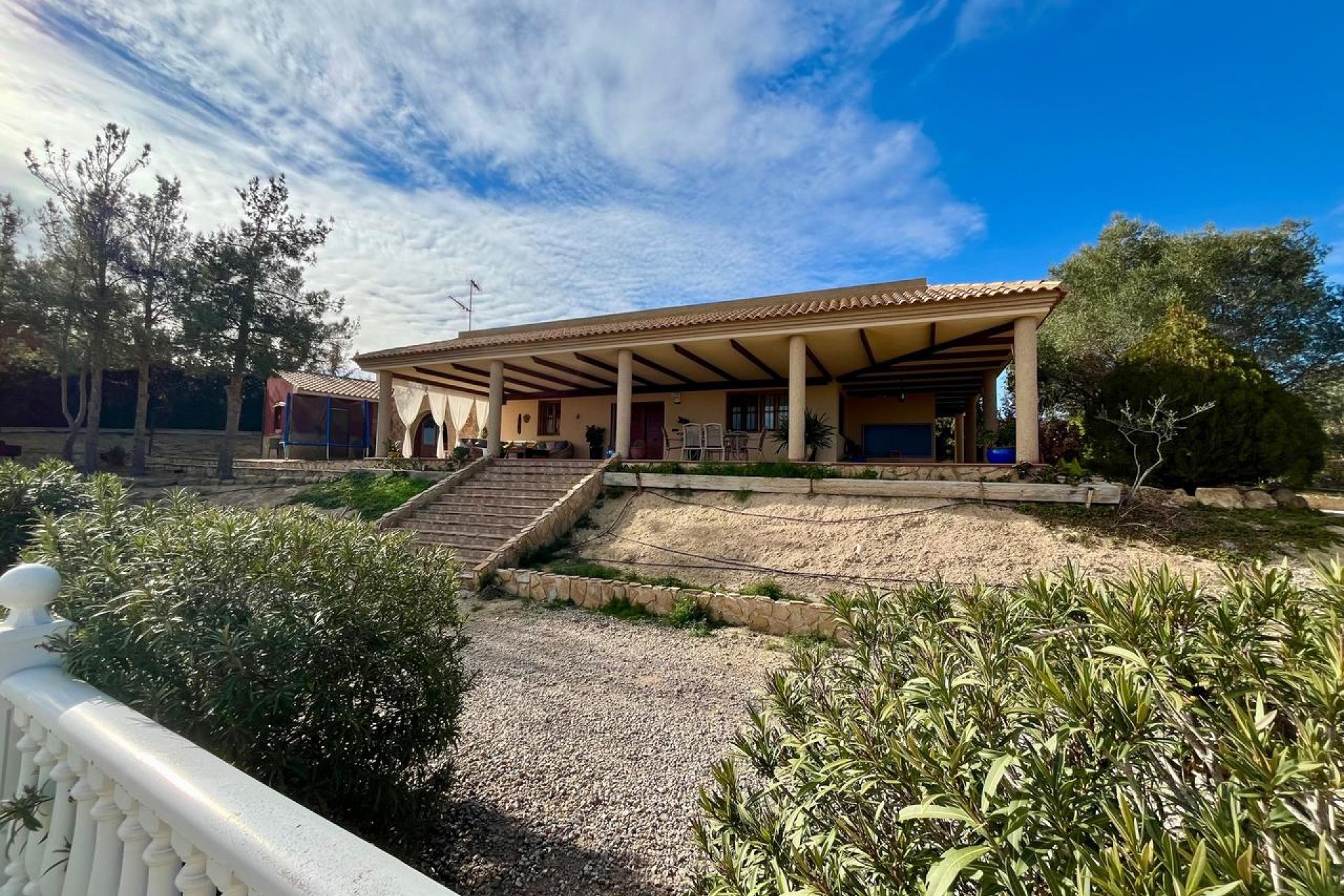 ﻿Spacious 4-bed finca with private pool and mountain views in El Esparragal