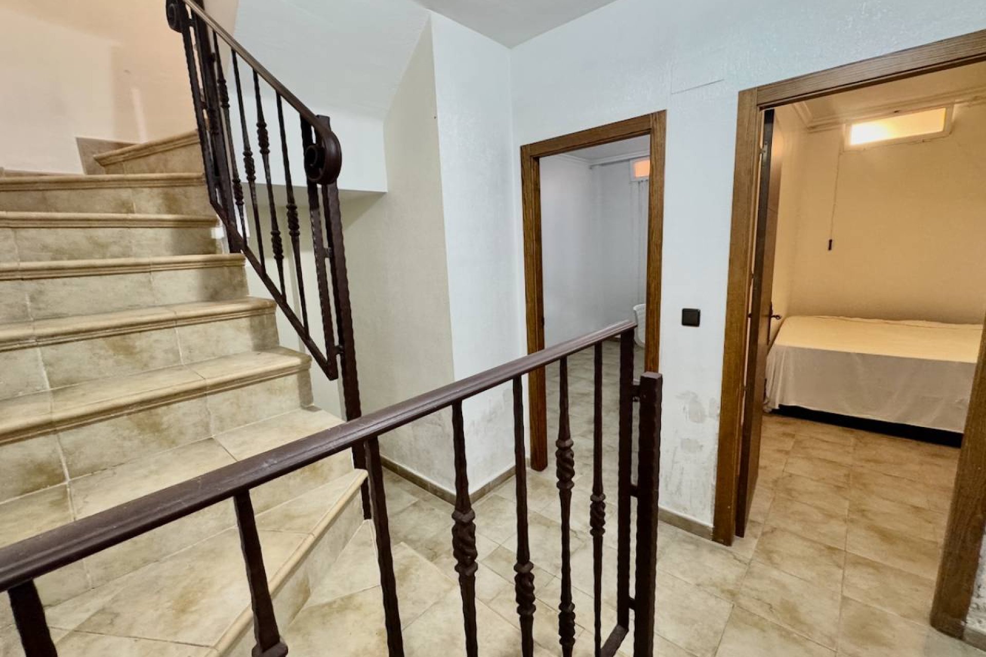 Spacious 4-bedroom townhouse, close to the center of Guardamar and the beach