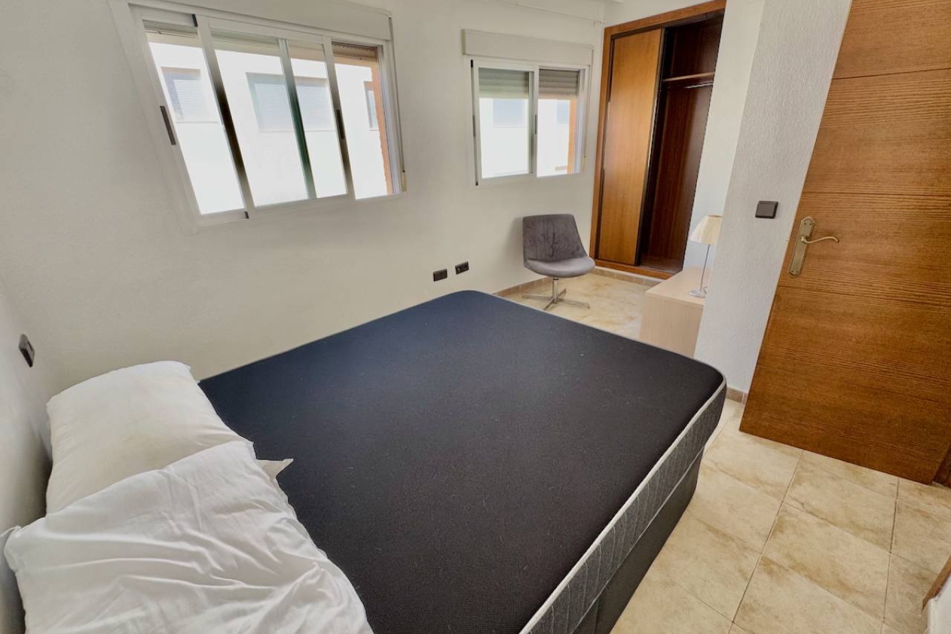 Spacious 4-bedroom townhouse, close to the center of Guardamar and the beach