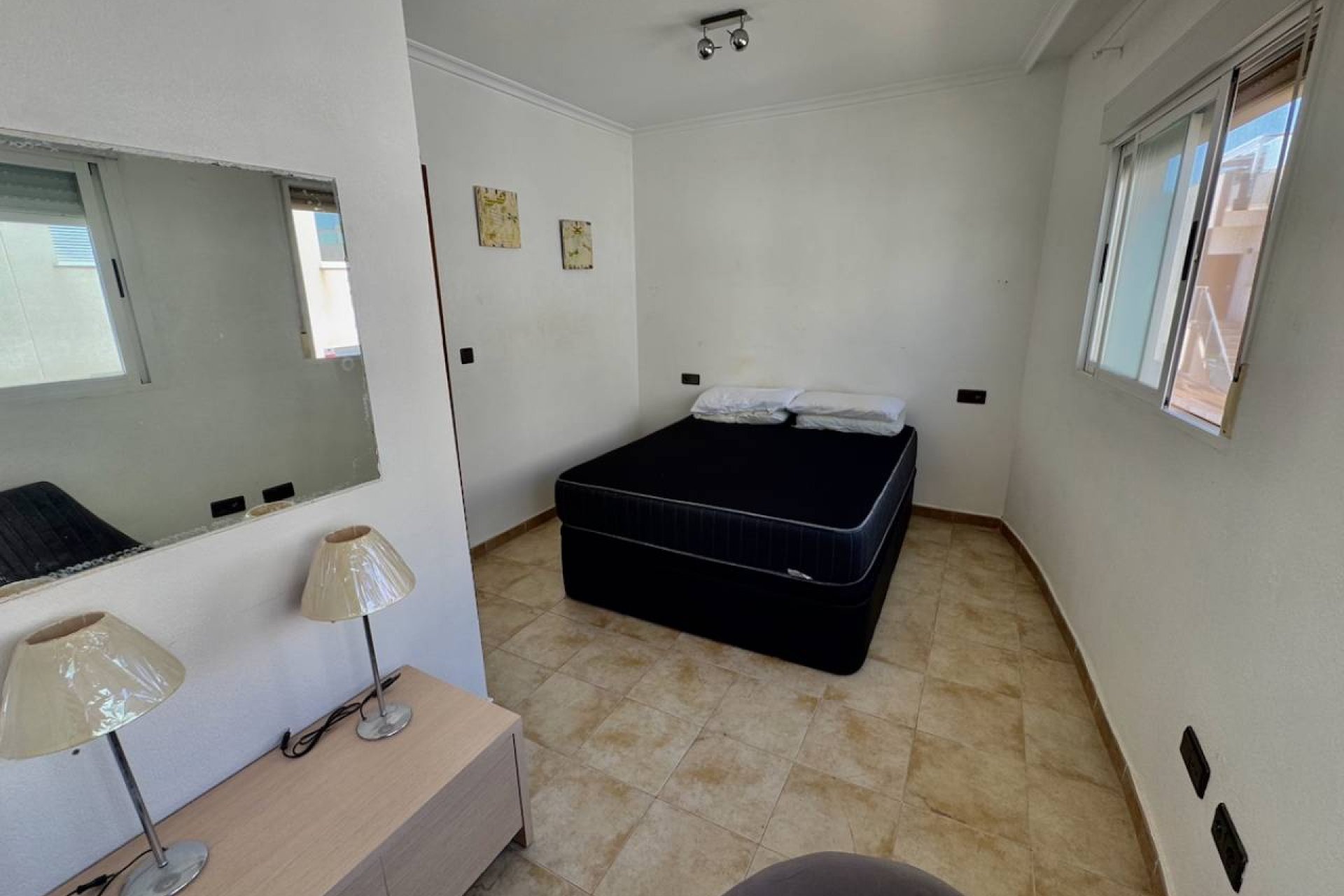 Spacious 4-bedroom townhouse, close to the center of Guardamar and the beach