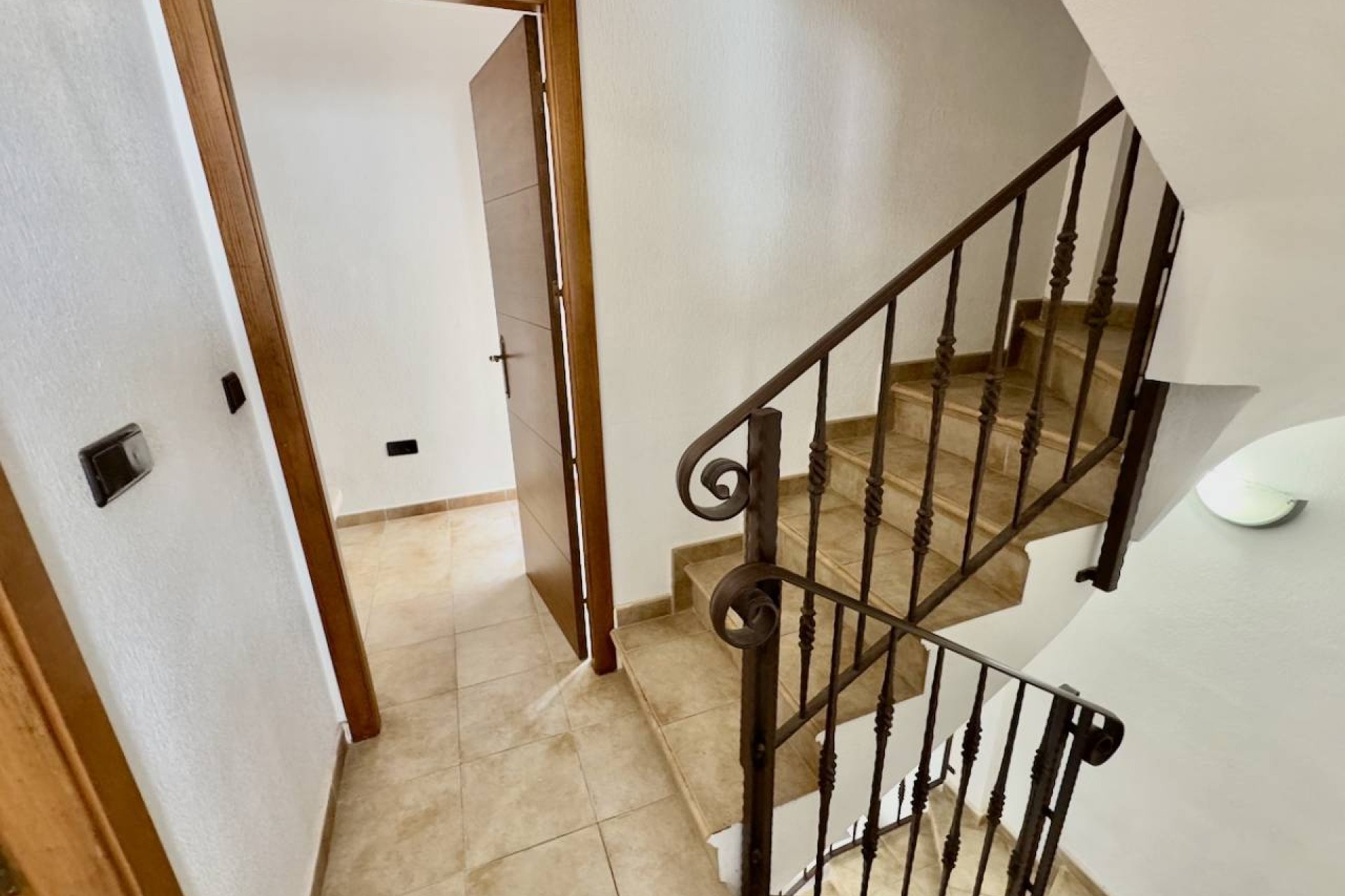 Spacious 4-bedroom townhouse, close to the center of Guardamar and the beach