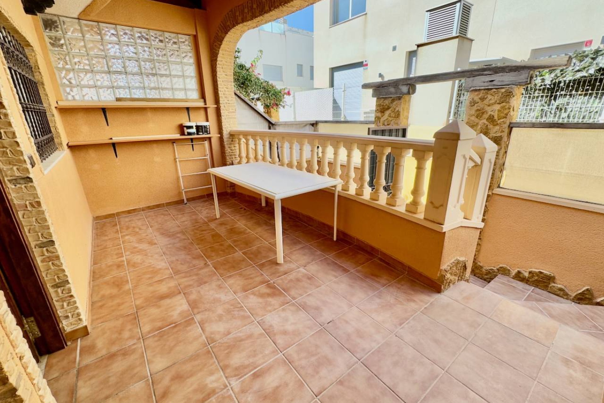 Spacious 4-bedroom townhouse, close to the center of Guardamar and the beach