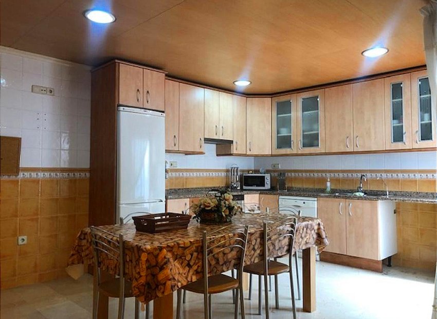 Spacious 4-bedroom townhouse in La Nucia with a terrace and double garage