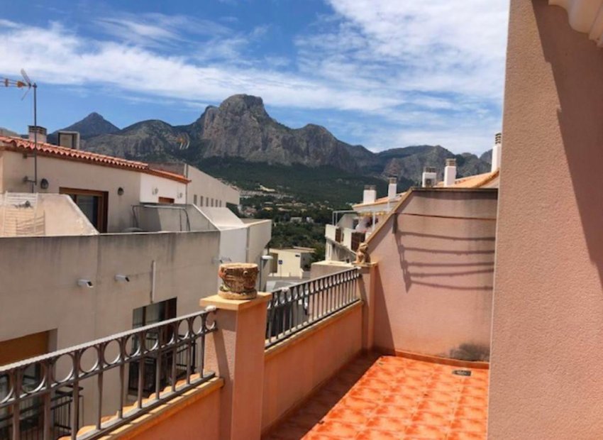 Spacious 4-bedroom townhouse in La Nucia with a terrace and double garage