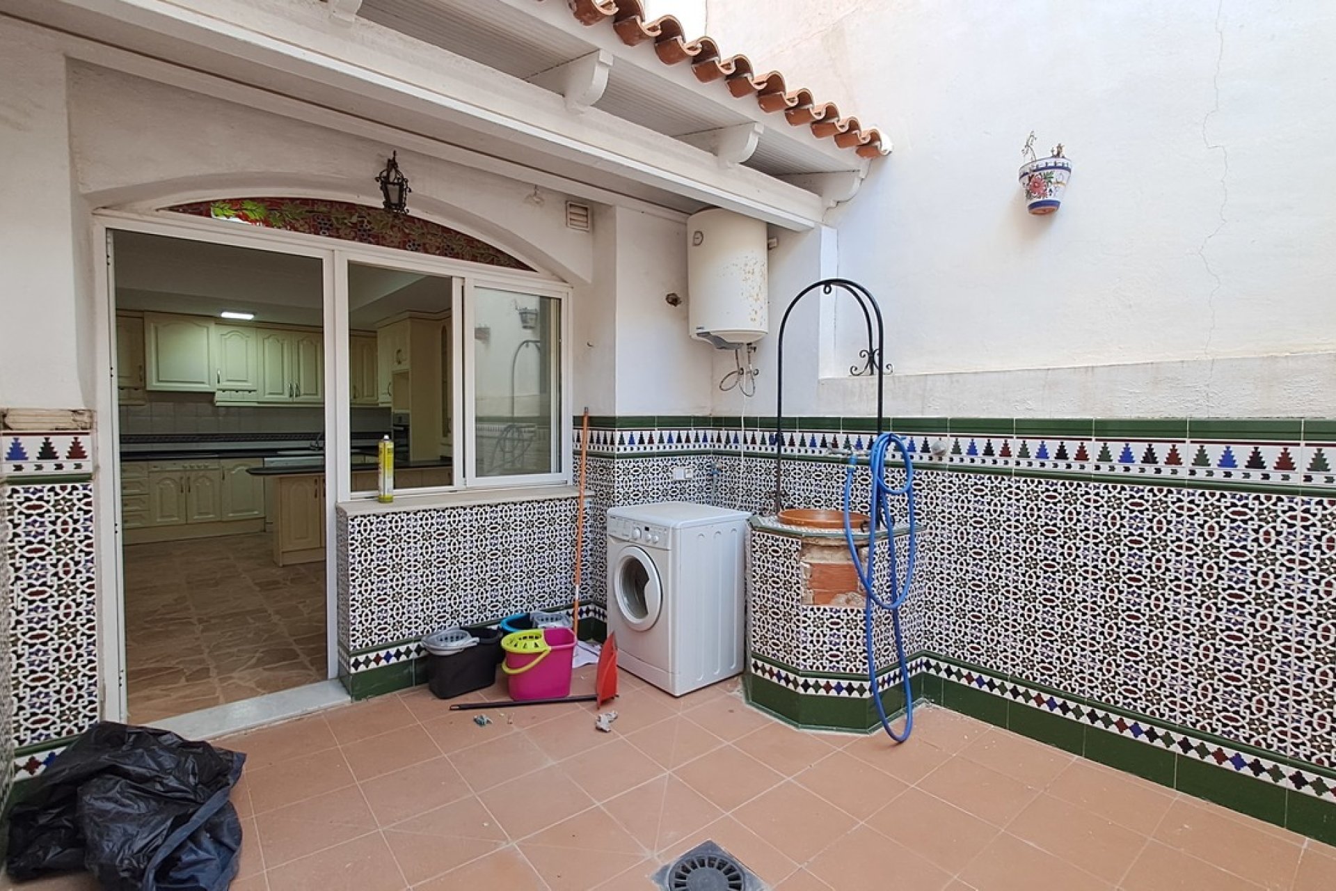 Spacious 5-bedroom flat in the centre of Torrevieja, near the beach