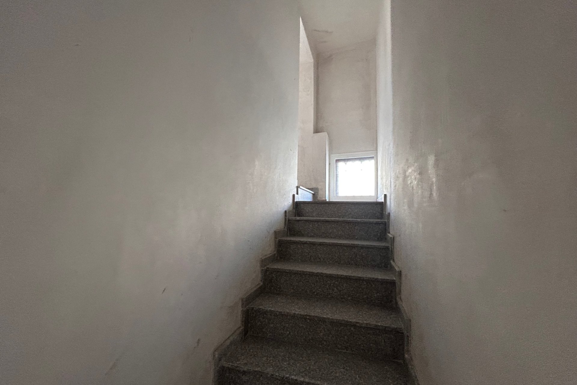 Spacious commercial property for sale in Jacarilla, prime location and investment opportunity