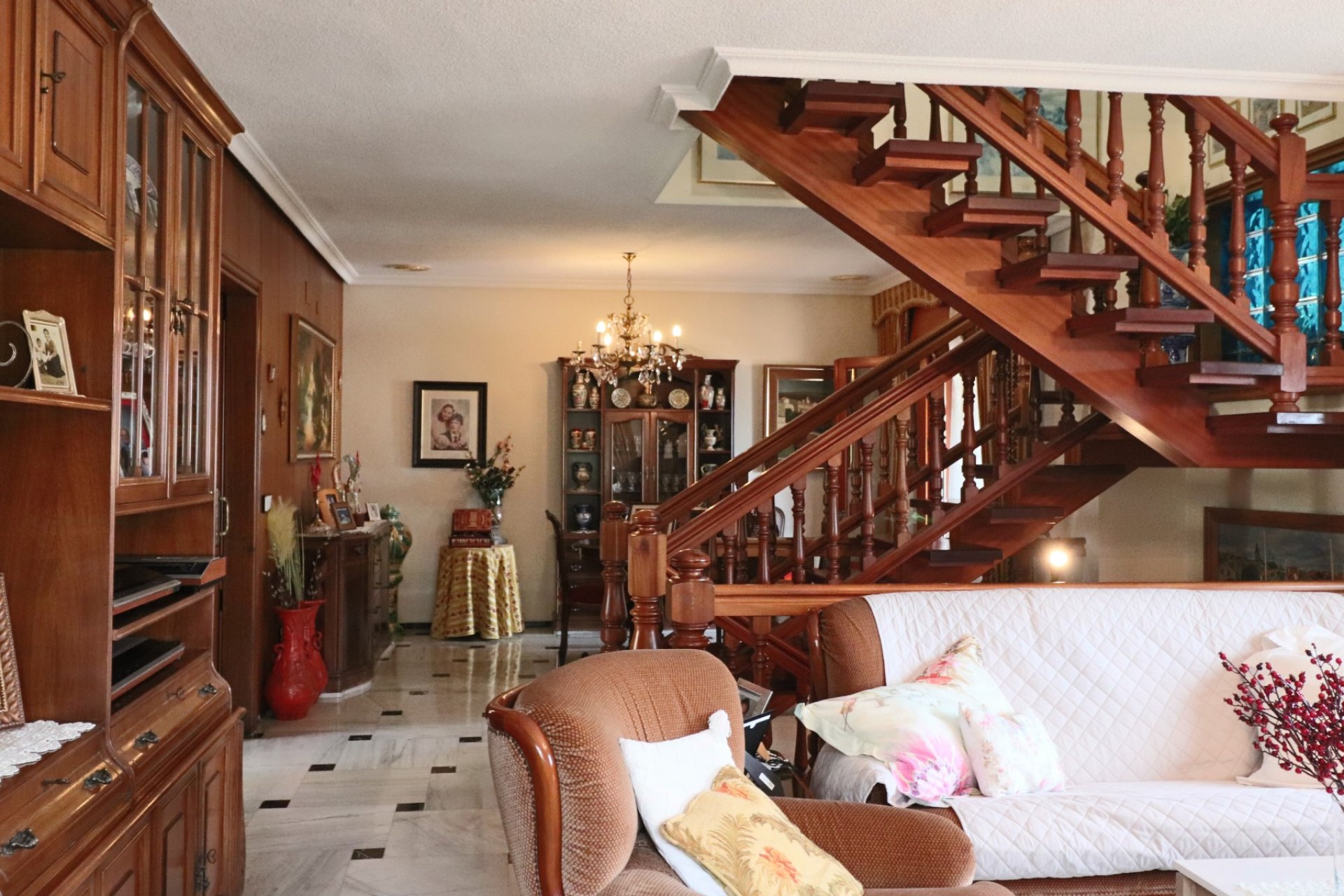 Spacious luxury villa with ocean views, a private pool, and a large garden in La Nucía