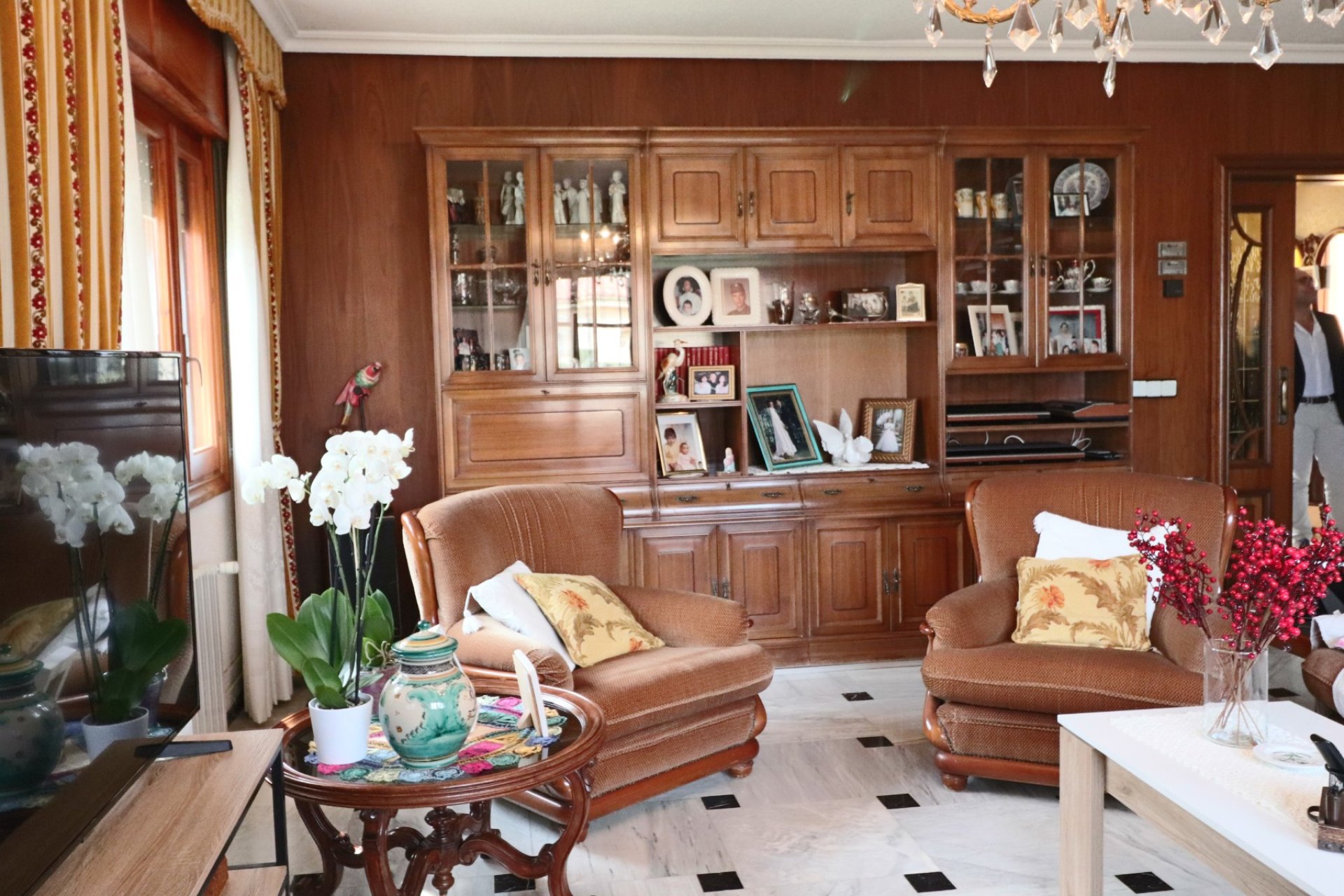 Spacious luxury villa with ocean views, a private pool, and a large garden in La Nucía