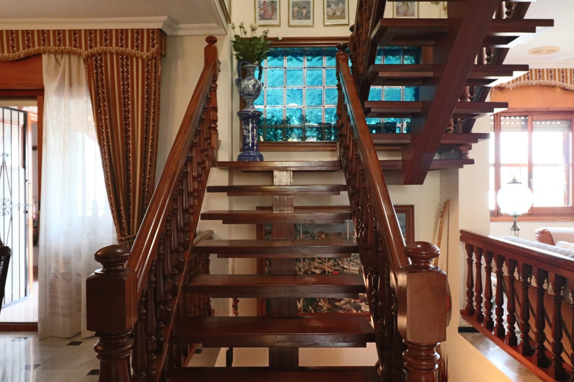 Spacious luxury villa with ocean views, a private pool, and a large garden in La Nucía