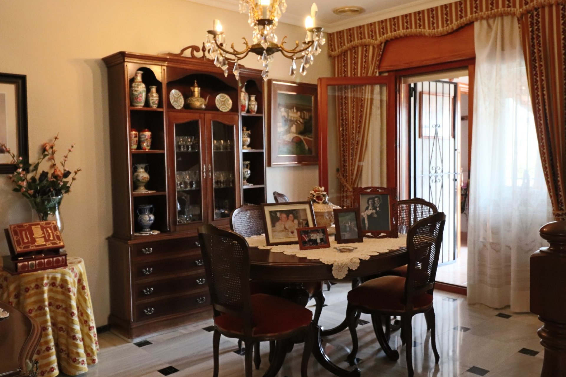 Spacious luxury villa with ocean views, a private pool, and a large garden in La Nucía