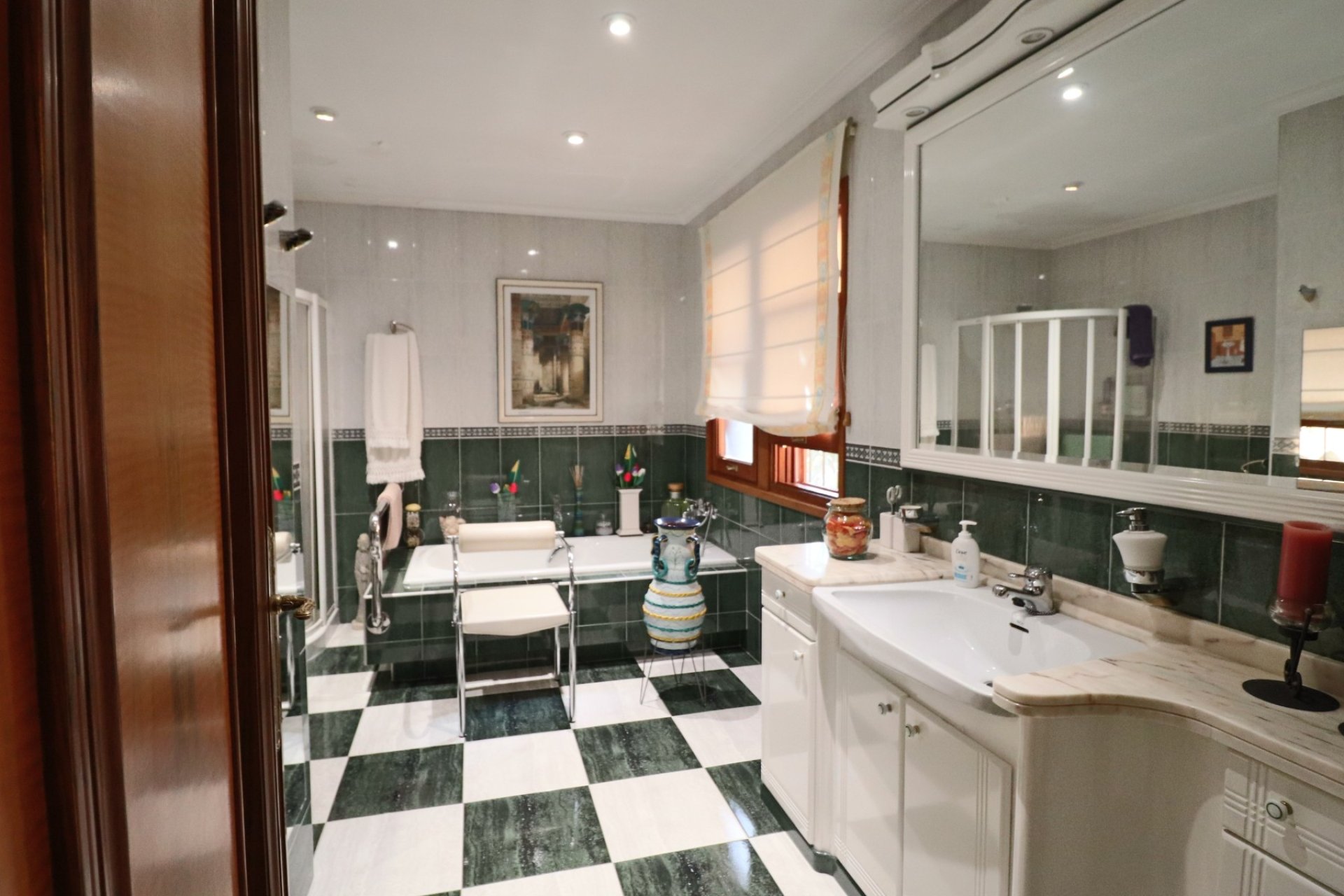 Spacious luxury villa with ocean views, a private pool, and a large garden in La Nucía