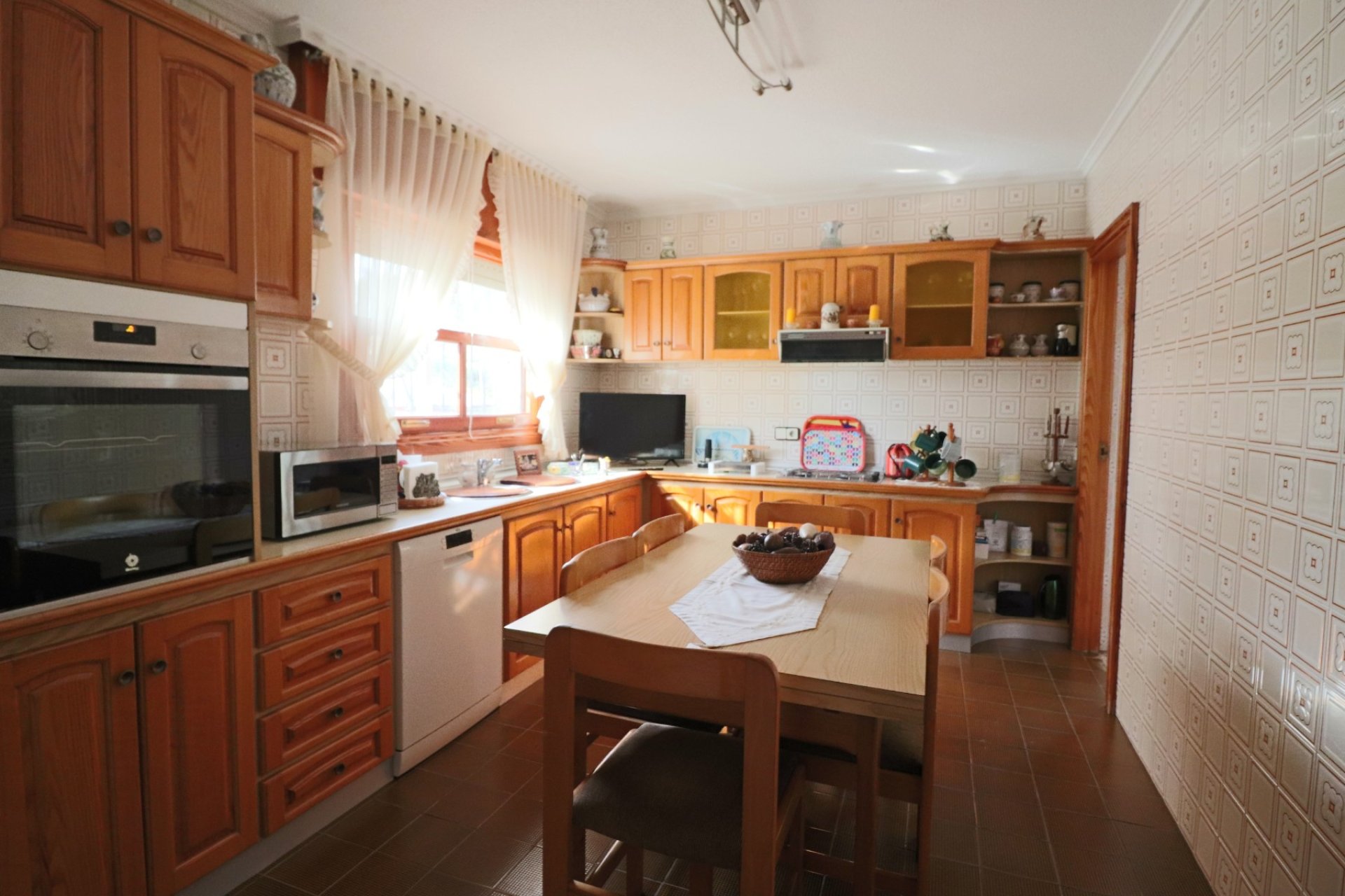 Spacious luxury villa with ocean views, a private pool, and a large garden in La Nucía