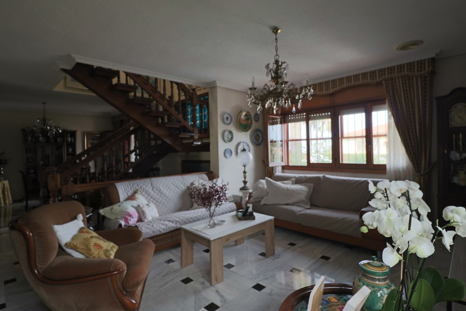 Spacious luxury villa with ocean views, a private pool, and a large garden in La Nucía