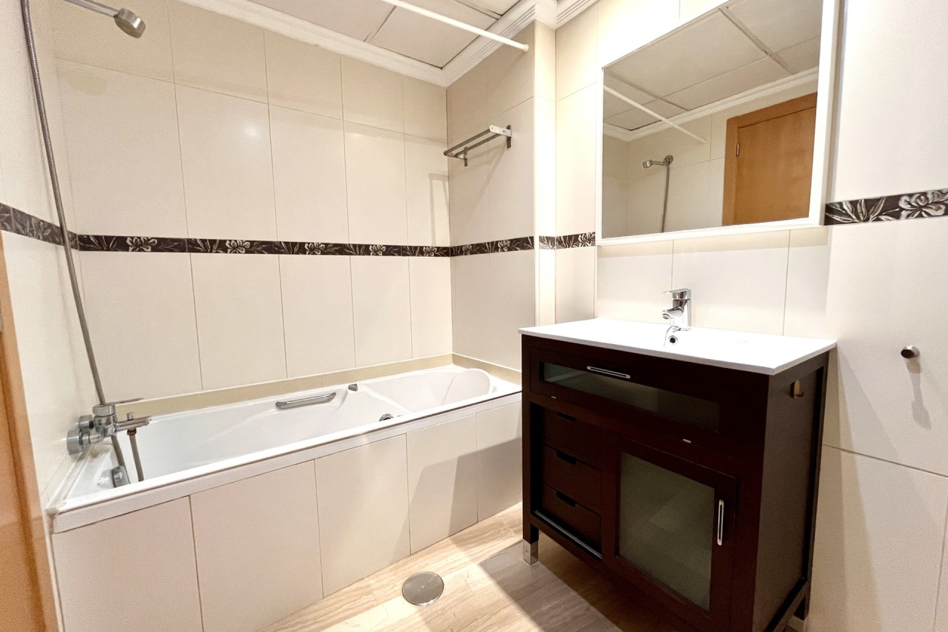 Spacious, modern 4-bedroom apartment near the beach in Santa Pola