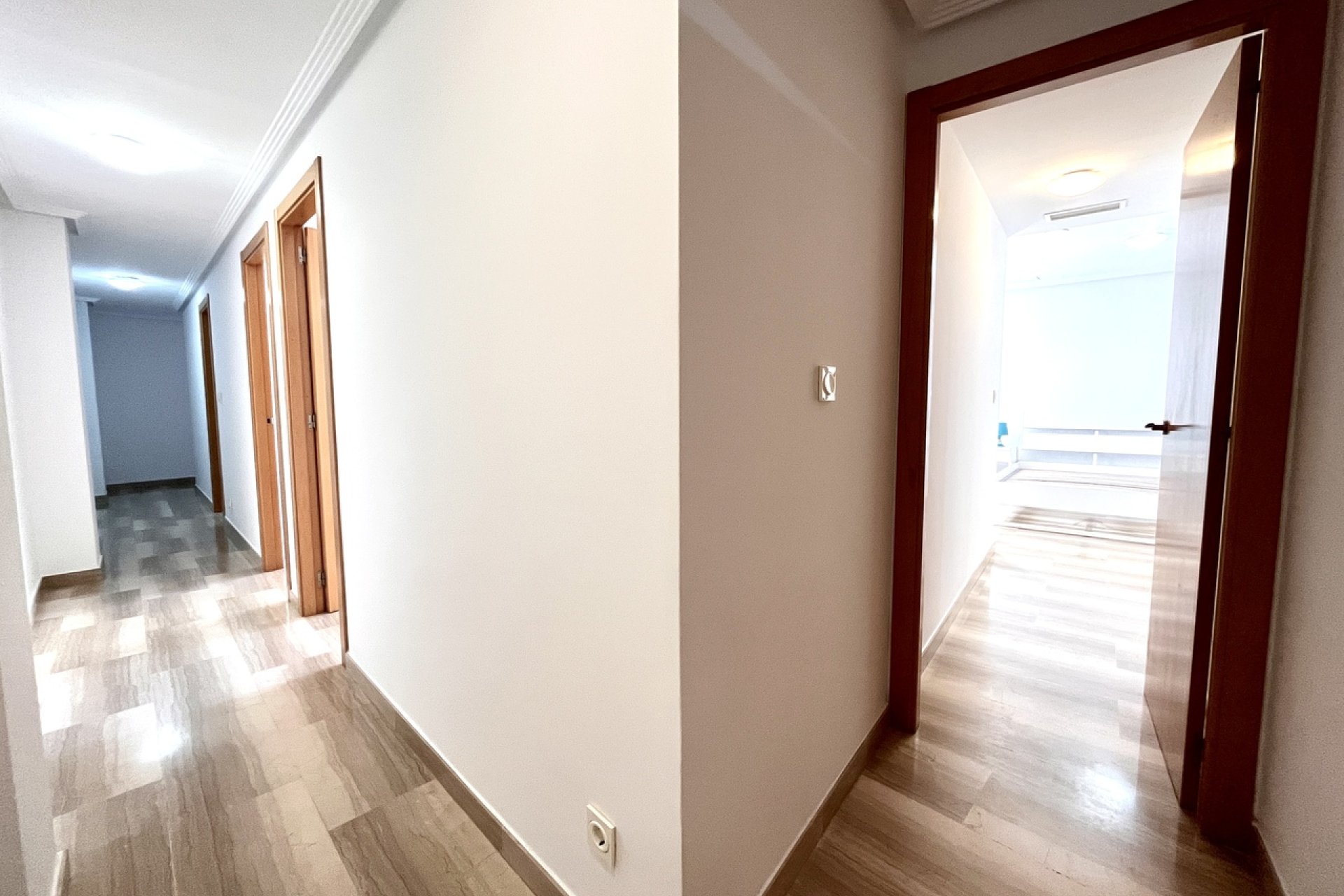 Spacious, modern 4-bedroom apartment near the beach in Santa Pola