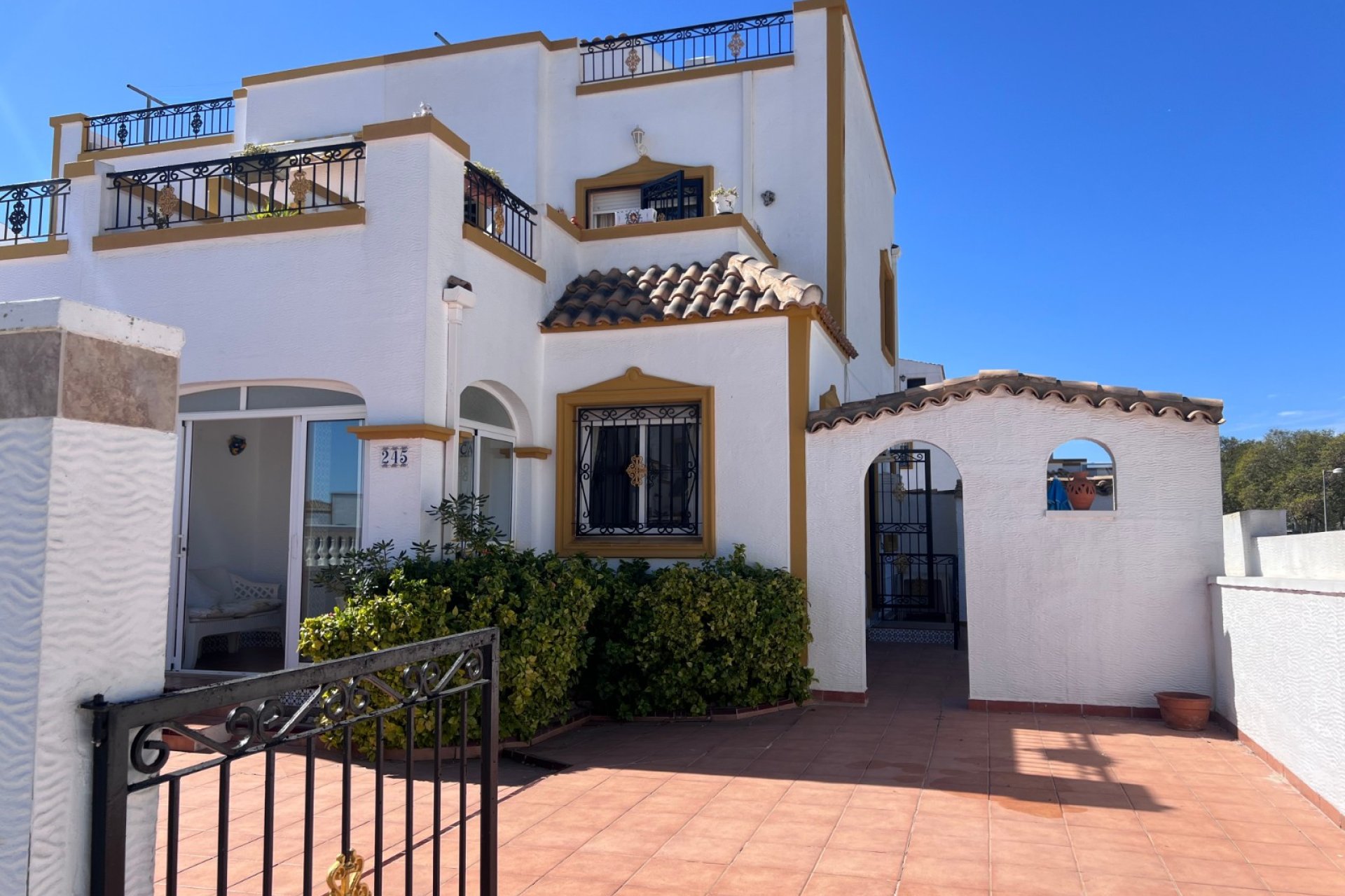 Spacious quad house with a garden, sunroom, and pool near Vistabella Golf, Orihuela