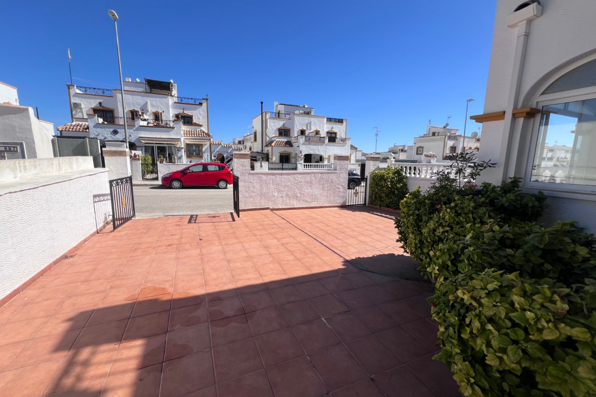 Spacious quad house with a garden, sunroom, and pool near Vistabella Golf, Orihuela