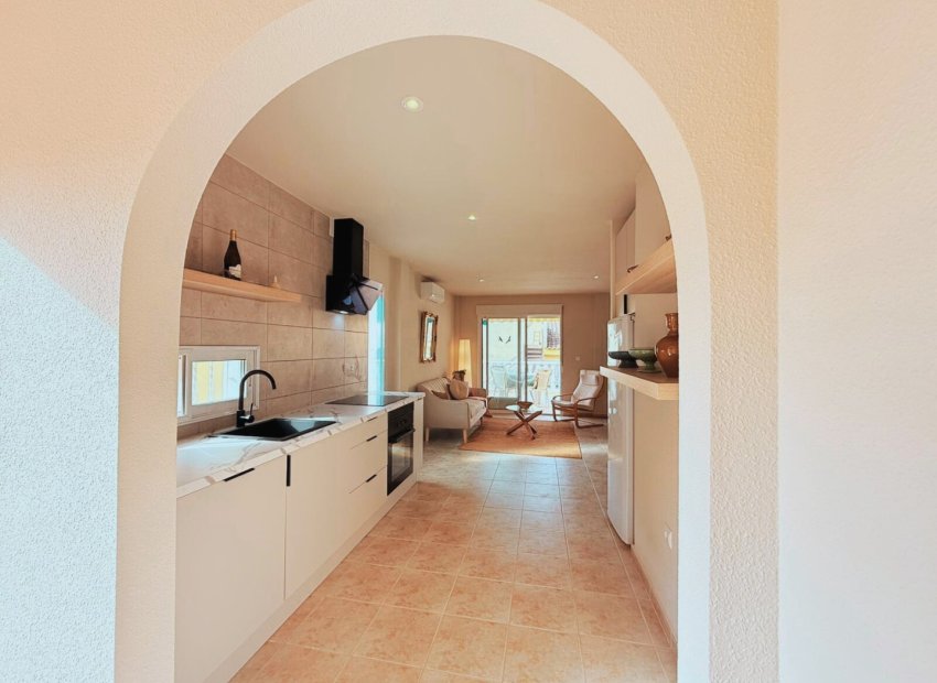 Spacious renovated 'maite' house with 4 bedrooms and communal pool in Benijofar