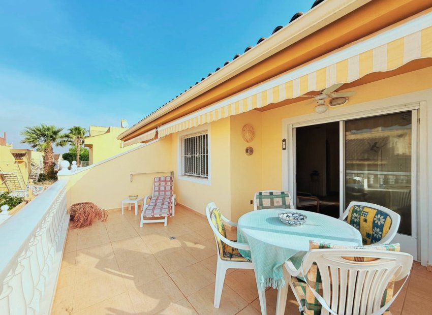 Spacious renovated 'maite' house with 4 bedrooms and communal pool in Benijofar
