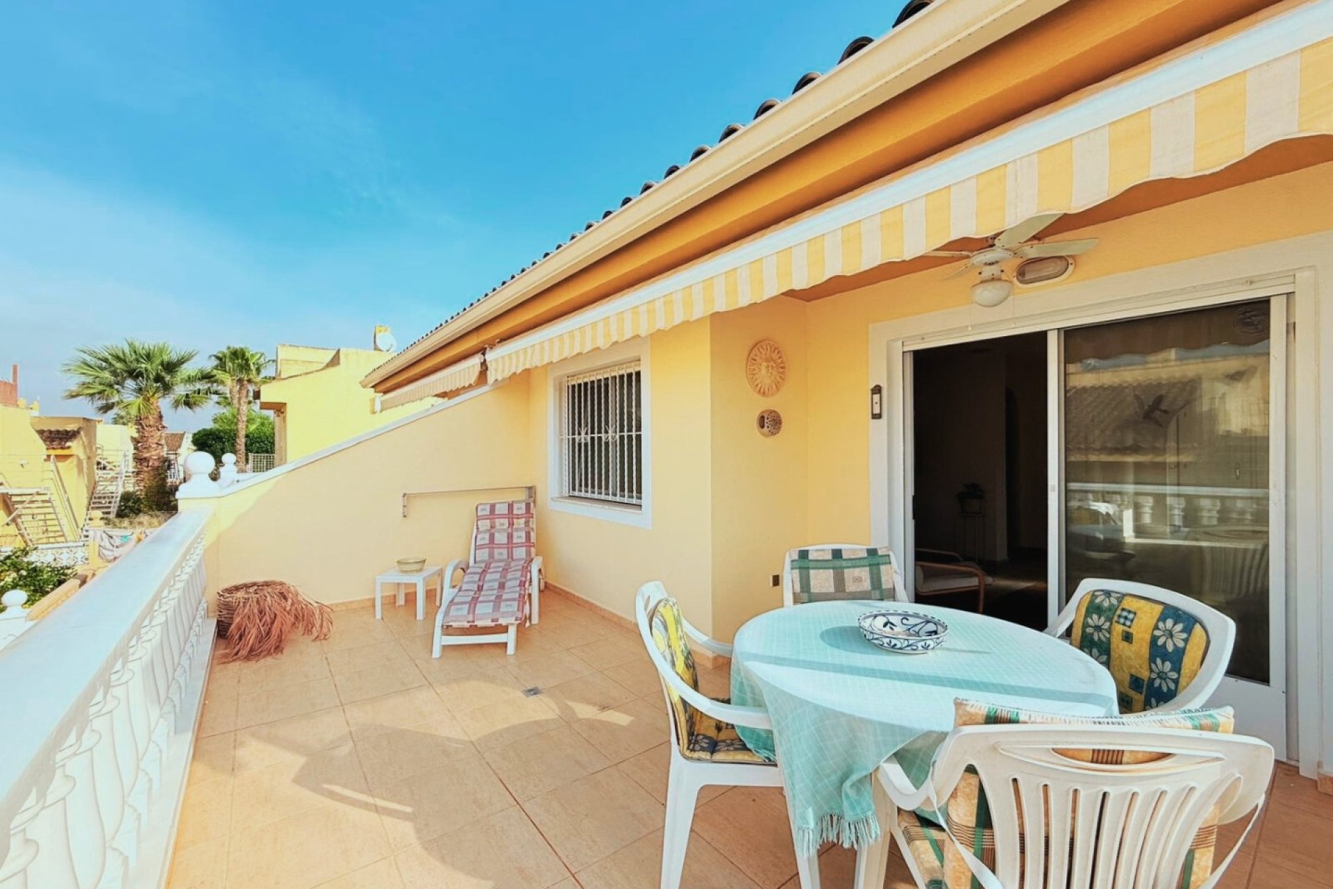 Spacious renovated 'maite' house with 4 bedrooms and communal pool in Benijofar