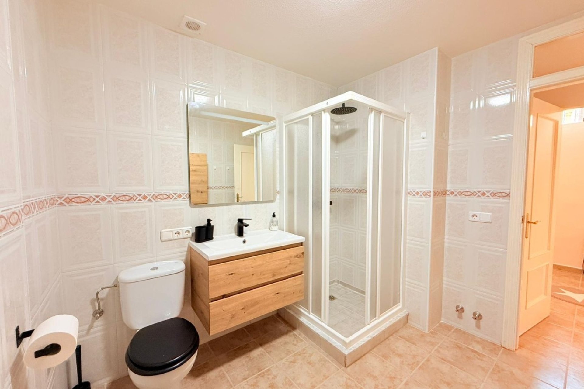 Spacious renovated 'maite' house with 4 bedrooms and communal pool in Benijofar