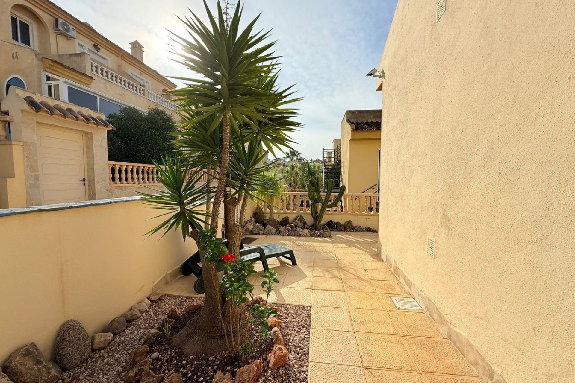 Spacious renovated 'maite' house with 4 bedrooms and communal pool in Benijofar