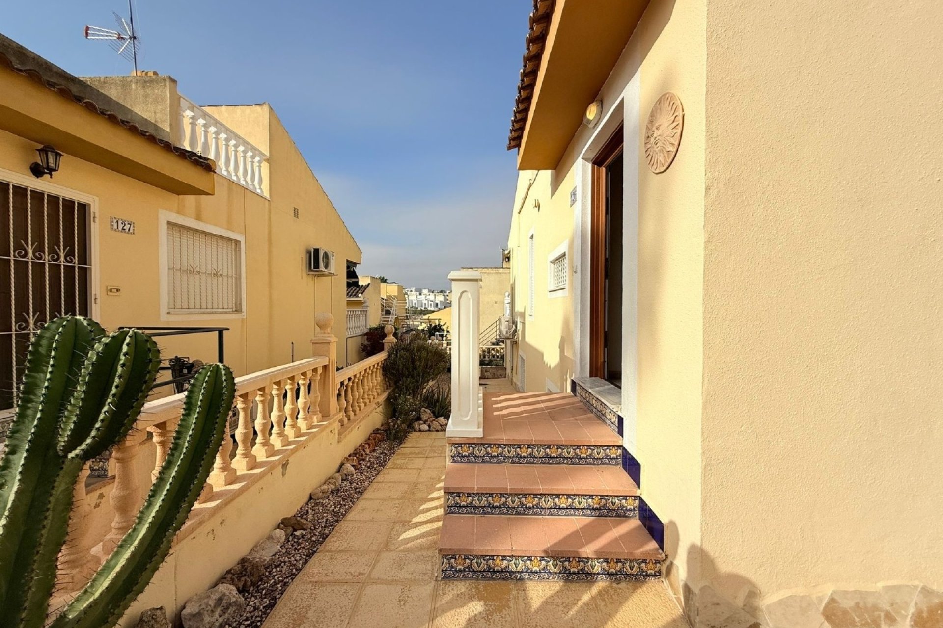 Spacious renovated 'maite' house with 4 bedrooms and communal pool in Benijofar