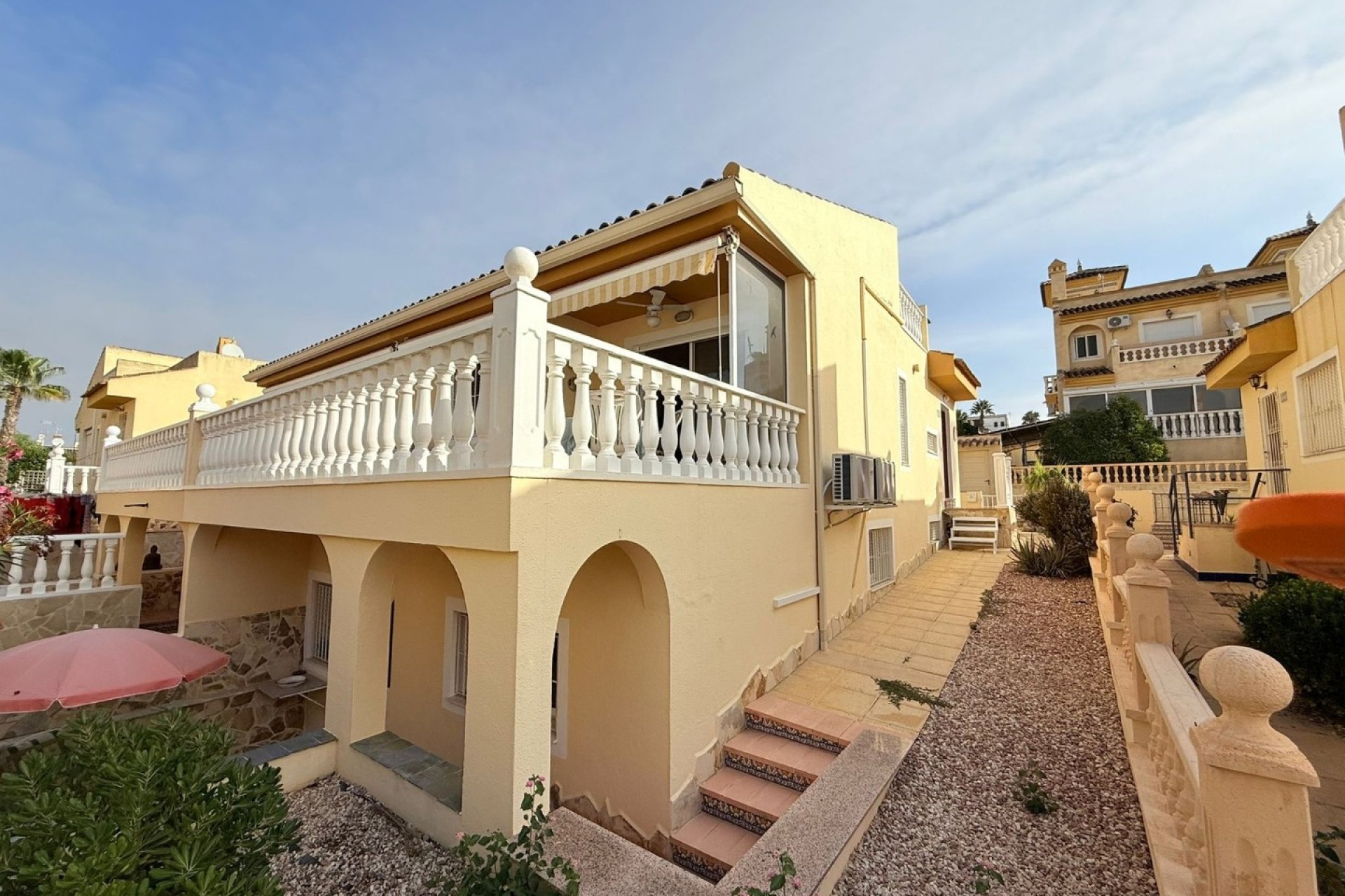 Spacious renovated 'maite' house with 4 bedrooms and communal pool in Benijofar