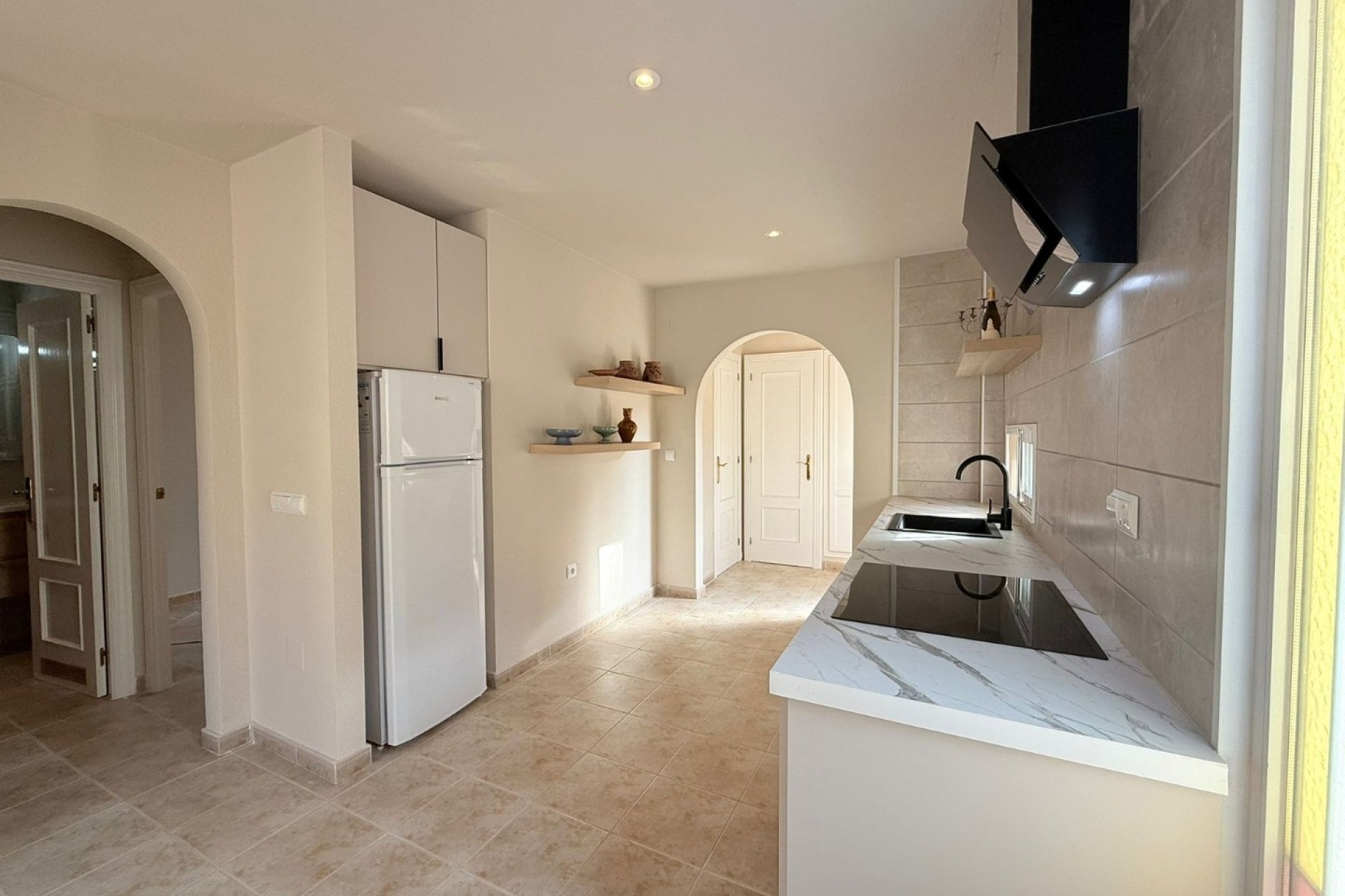 Spacious renovated 'maite' house with 4 bedrooms and communal pool in Benijofar