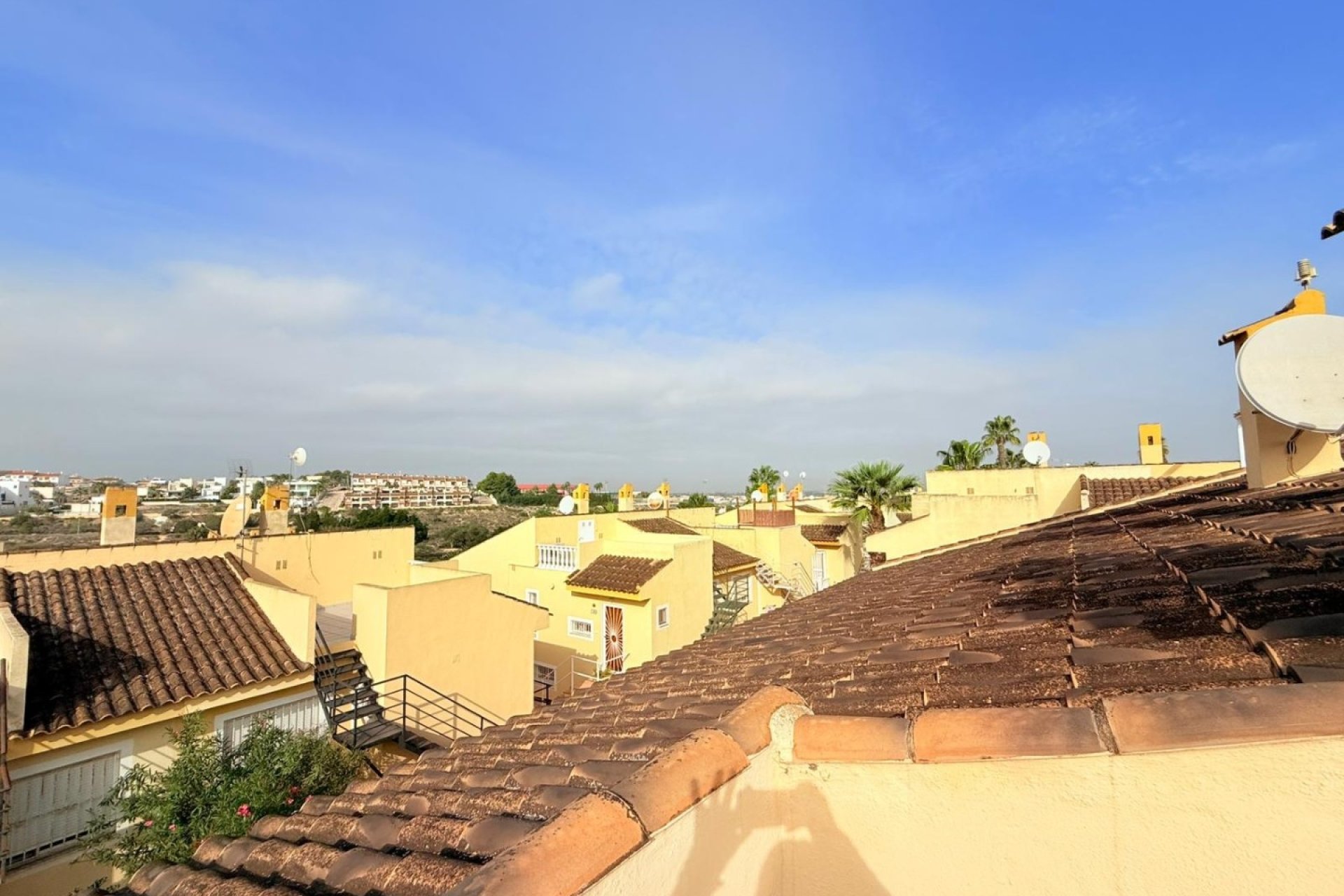 Spacious renovated 'maite' house with 4 bedrooms and communal pool in Benijofar