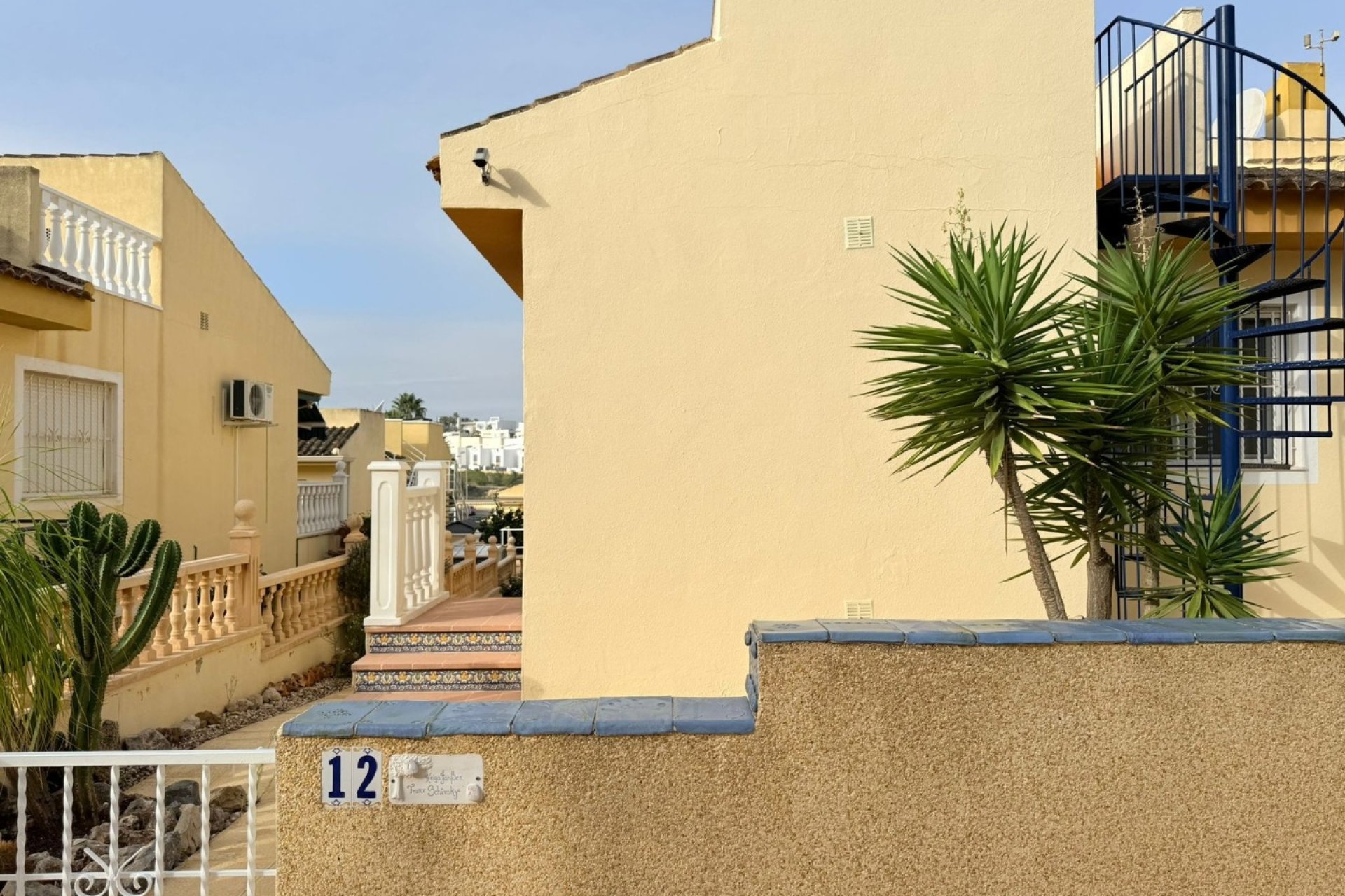 Spacious renovated 'maite' house with 4 bedrooms and communal pool in Benijofar