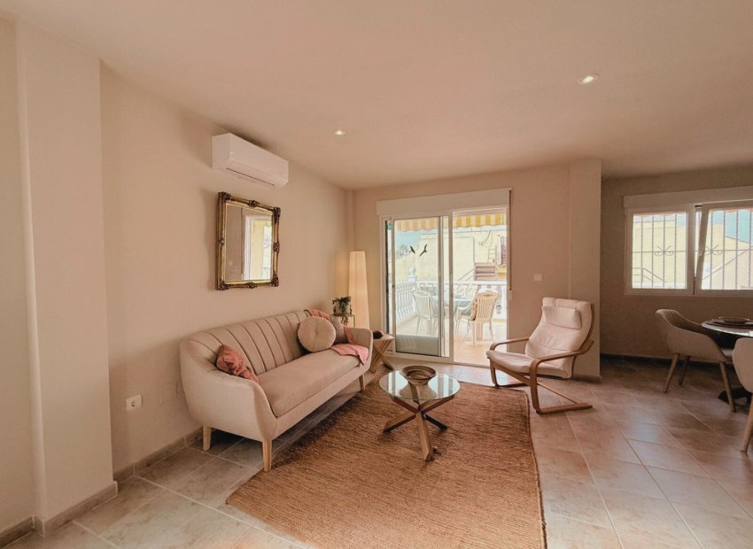 Spacious renovated 'maite' house with 4 bedrooms and communal pool in Benijofar