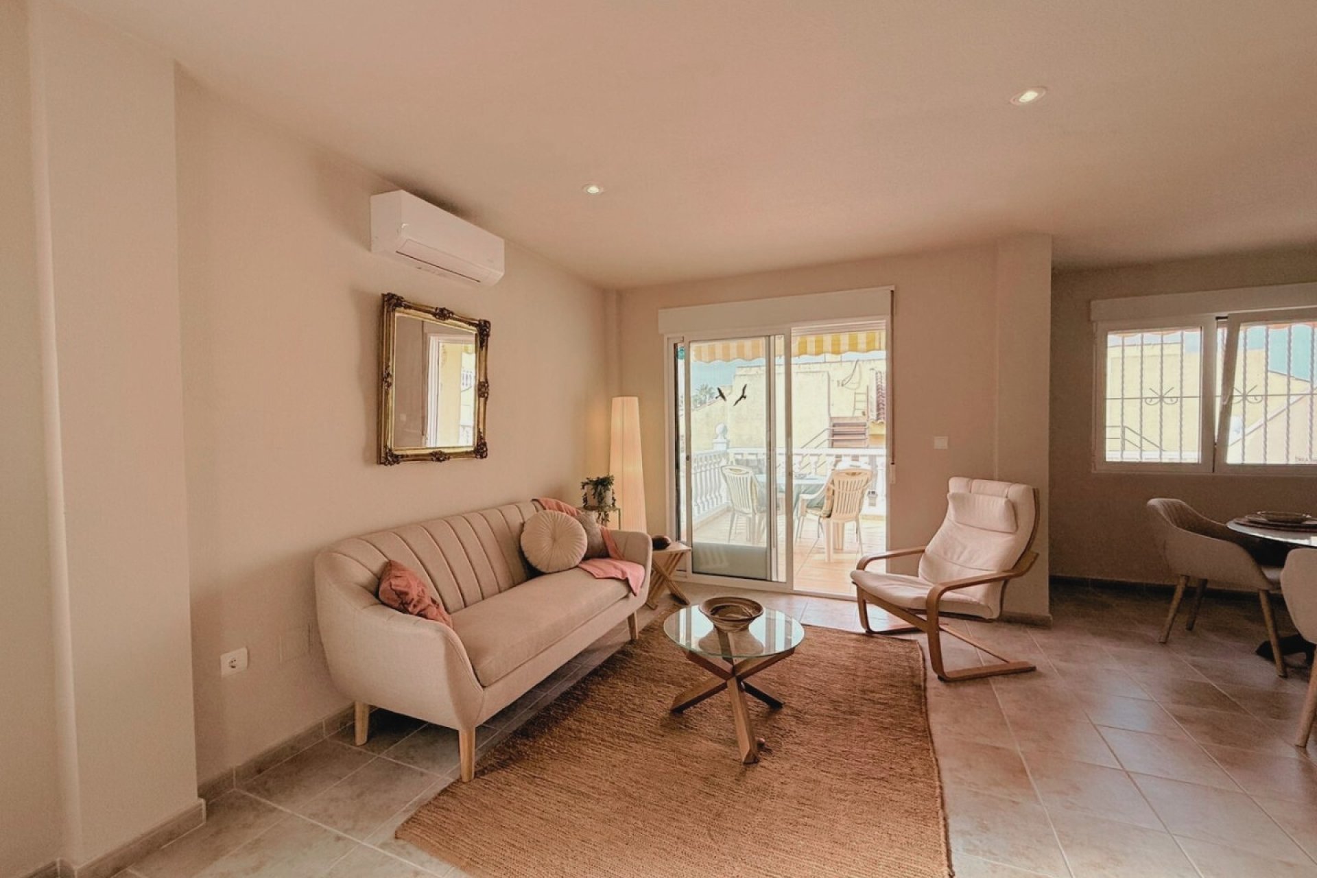 Spacious renovated 'maite' house with 4 bedrooms and communal pool in Benijofar