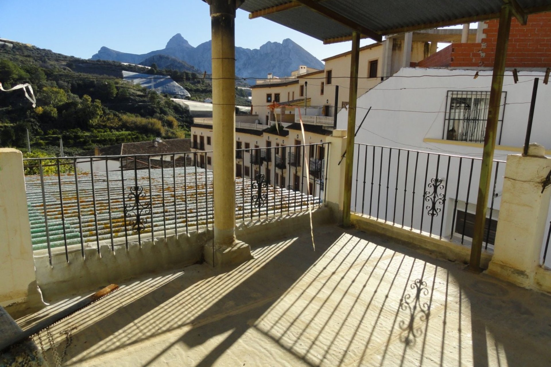 Spacious townhouse in Bolulla, 6 bedrooms, 3 bathrooms, beautiful nature