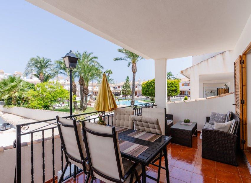 Spacious townhouse in Gran Alacant with private pool and 6 bedrooms