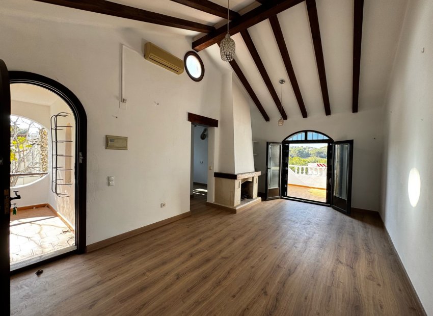 Spacious villa in Orihuela Costa with 3 bedrooms and solarium