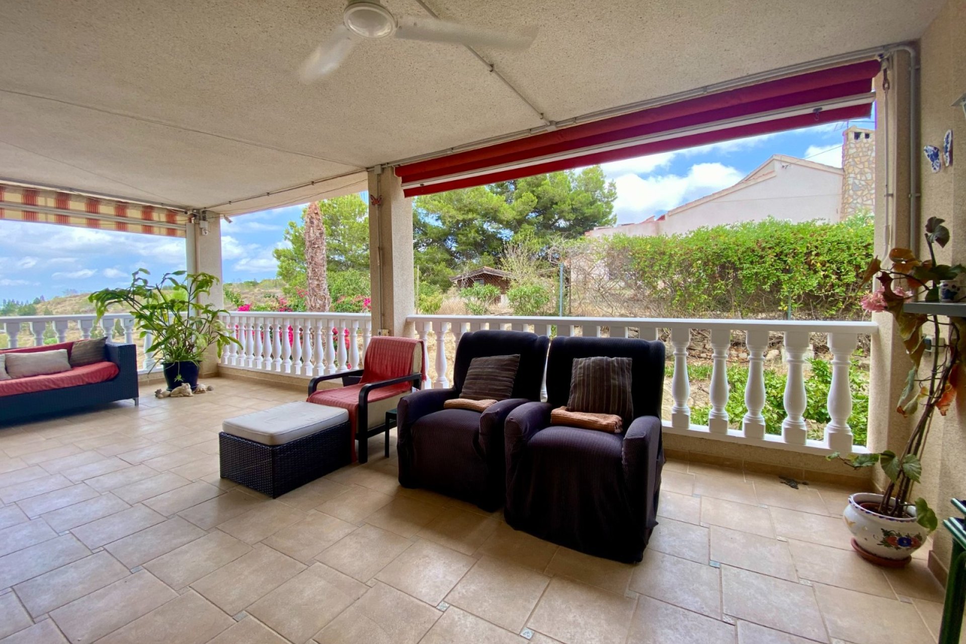 Spacious villa with a private pool and panoramic mountain views in Algorfa