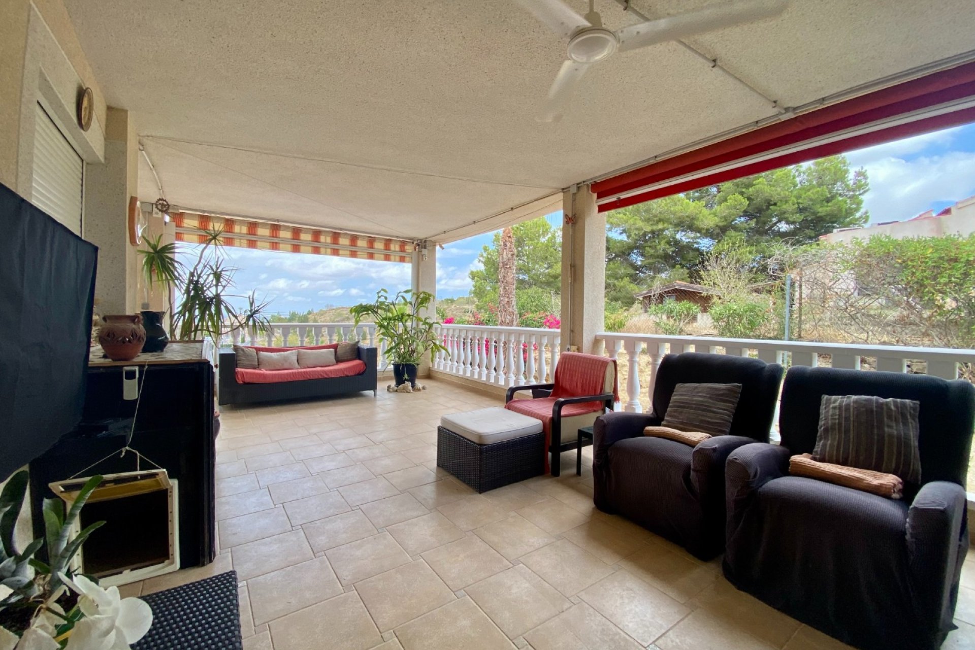 Spacious villa with a private pool and panoramic mountain views in Algorfa
