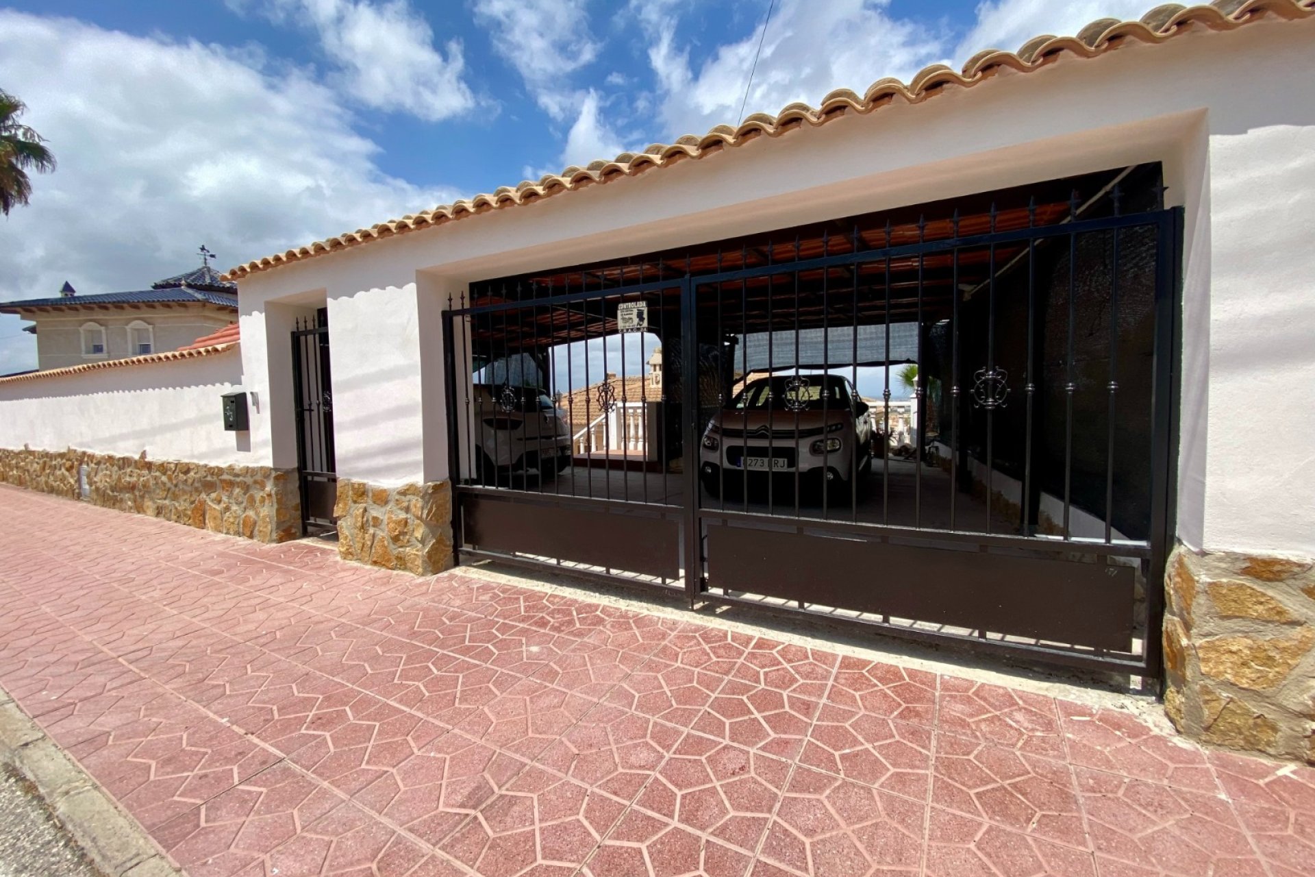 Spacious villa with a private pool and panoramic mountain views in Algorfa