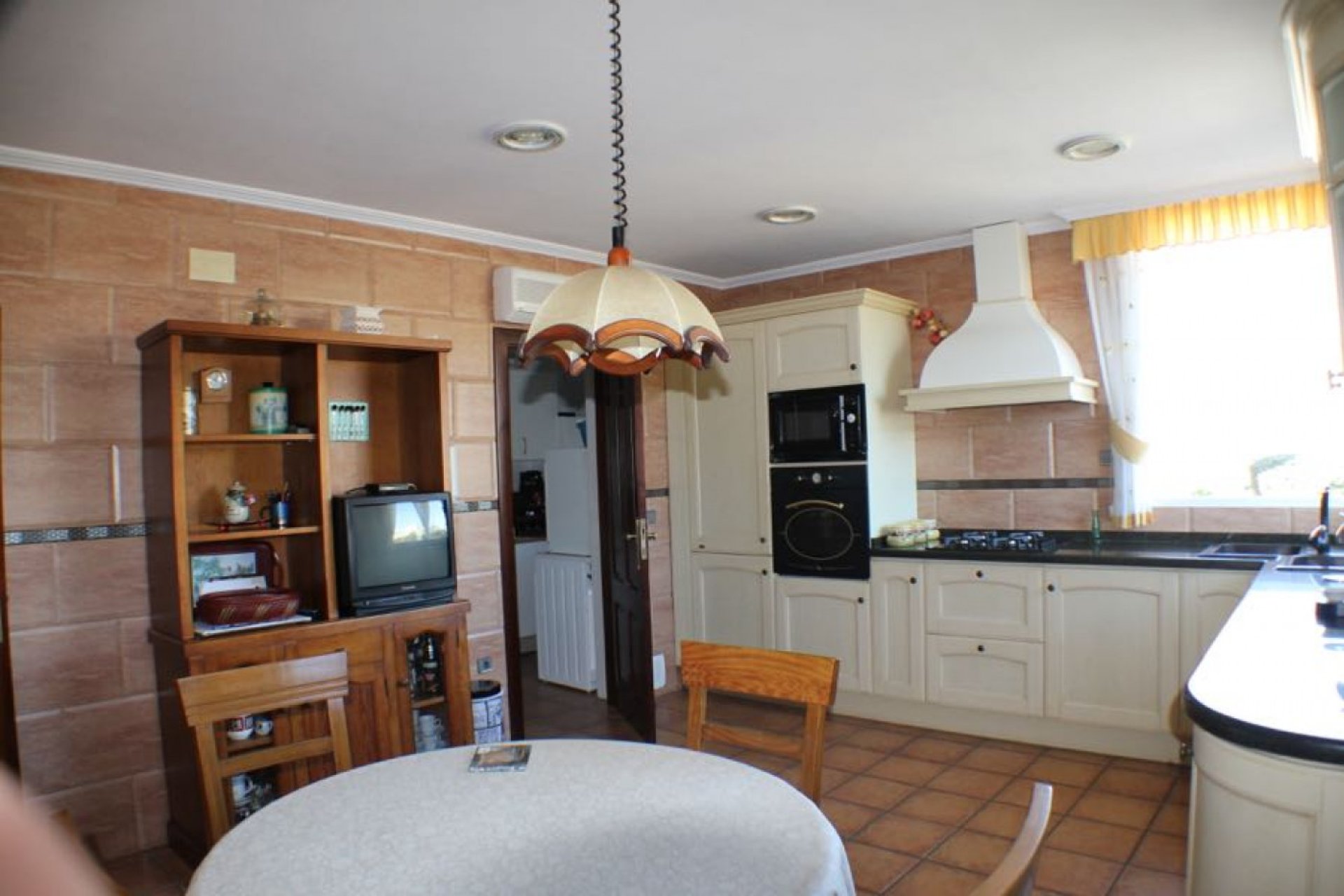 Spectaculaire villa met gastenappartementen en privézwembad in Alfaz del Pi