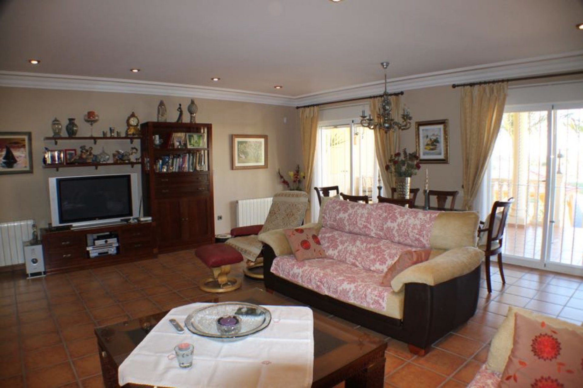 Spectacular villa with guest apartments and private pool in Alfaz del Pi