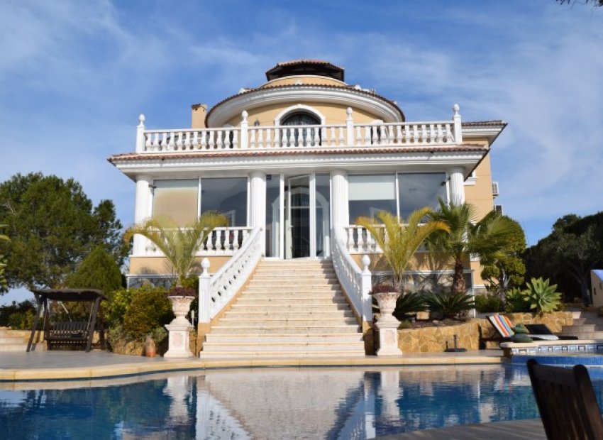 Stunning Palatial-style villas in Quesada