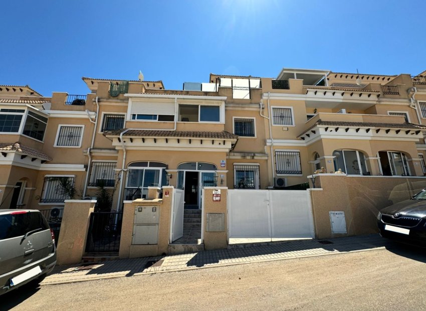 Te koop 3-Slaapkamer rijtjeswoning in Sol Golf, Orihuela Costa