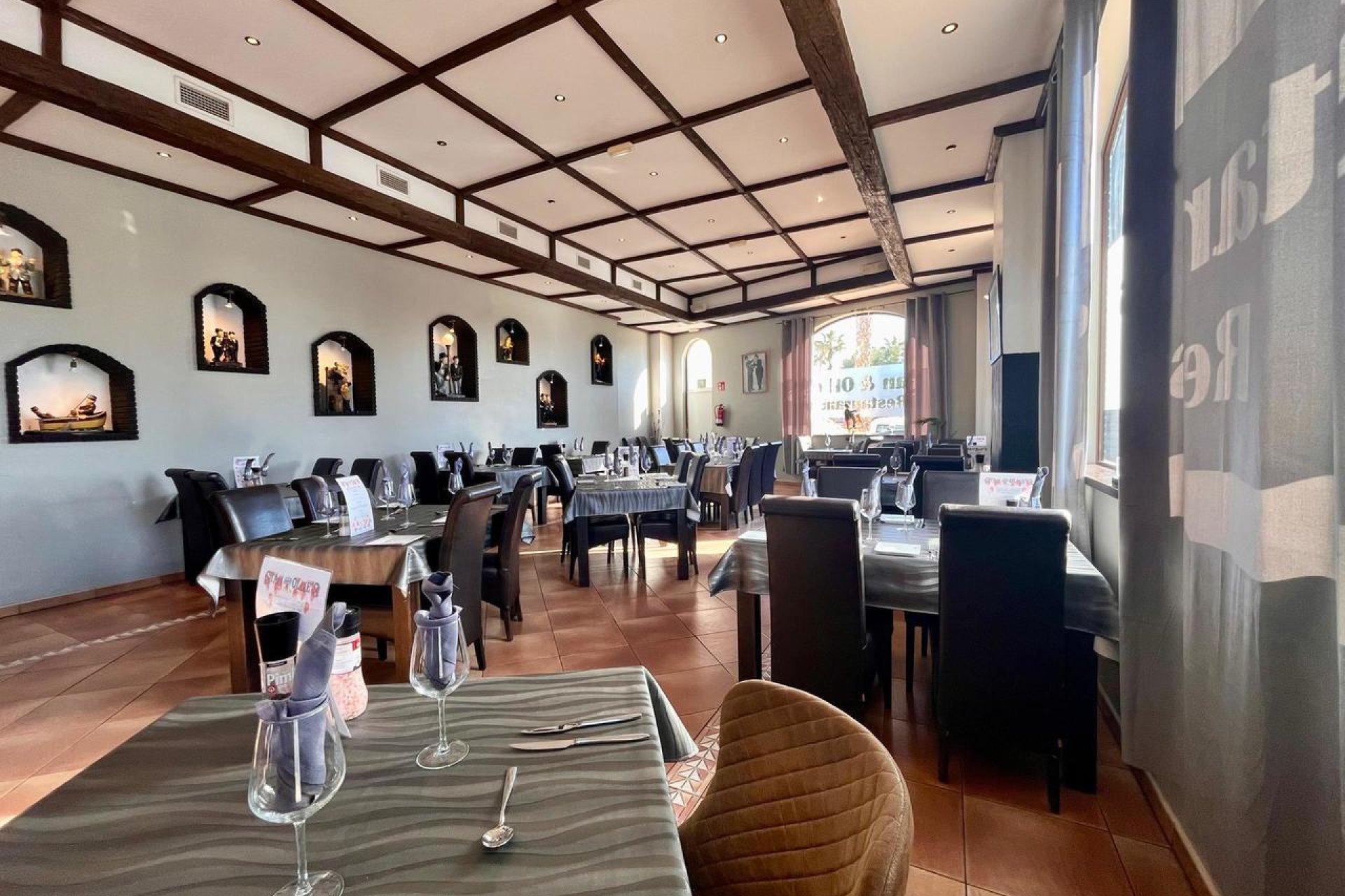 Te koop: Succesvol restaurant in El Raso, Guardamar – 320m², compleet ingericht
